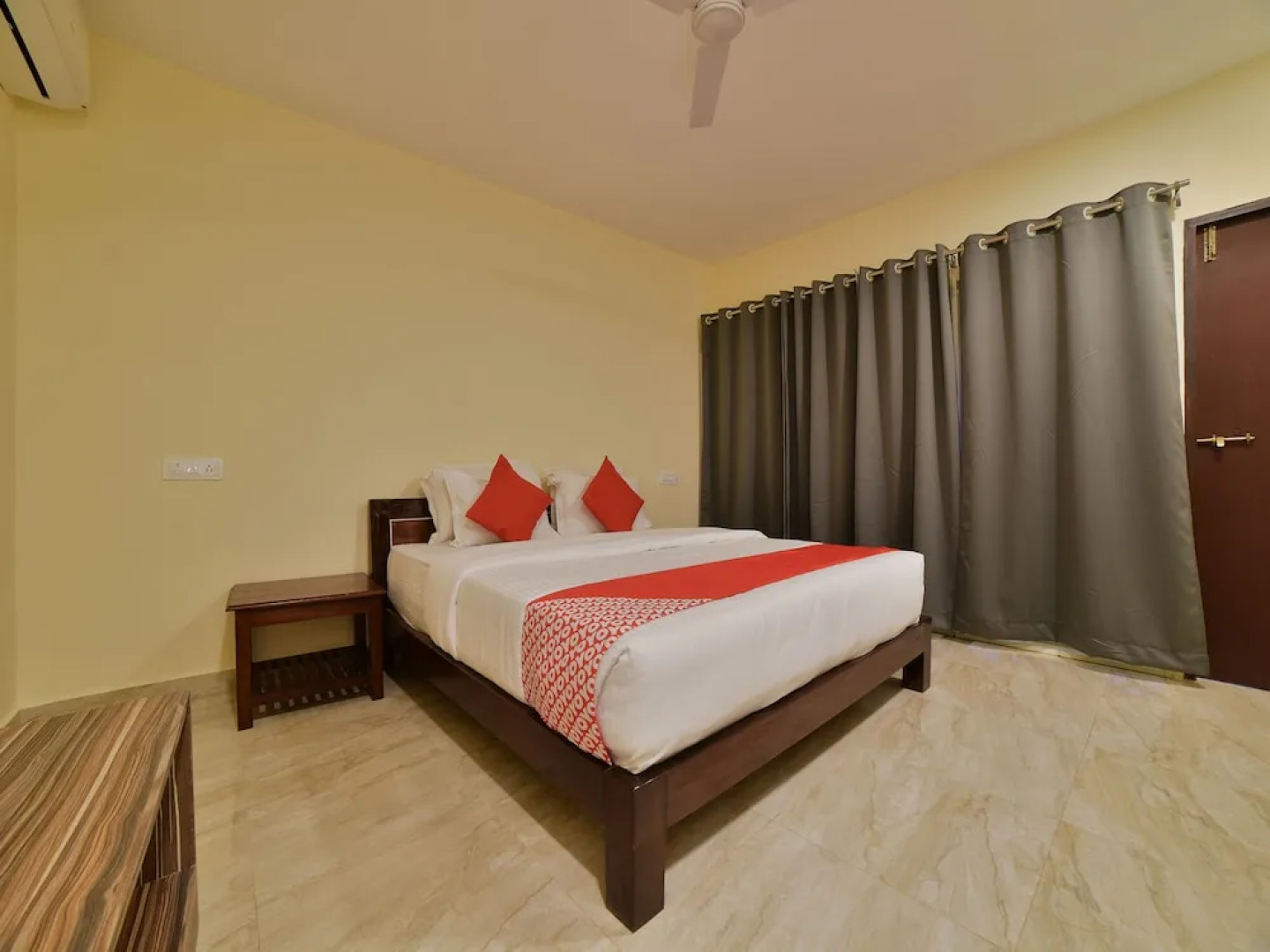 OYO 26850 Casa De Lamore