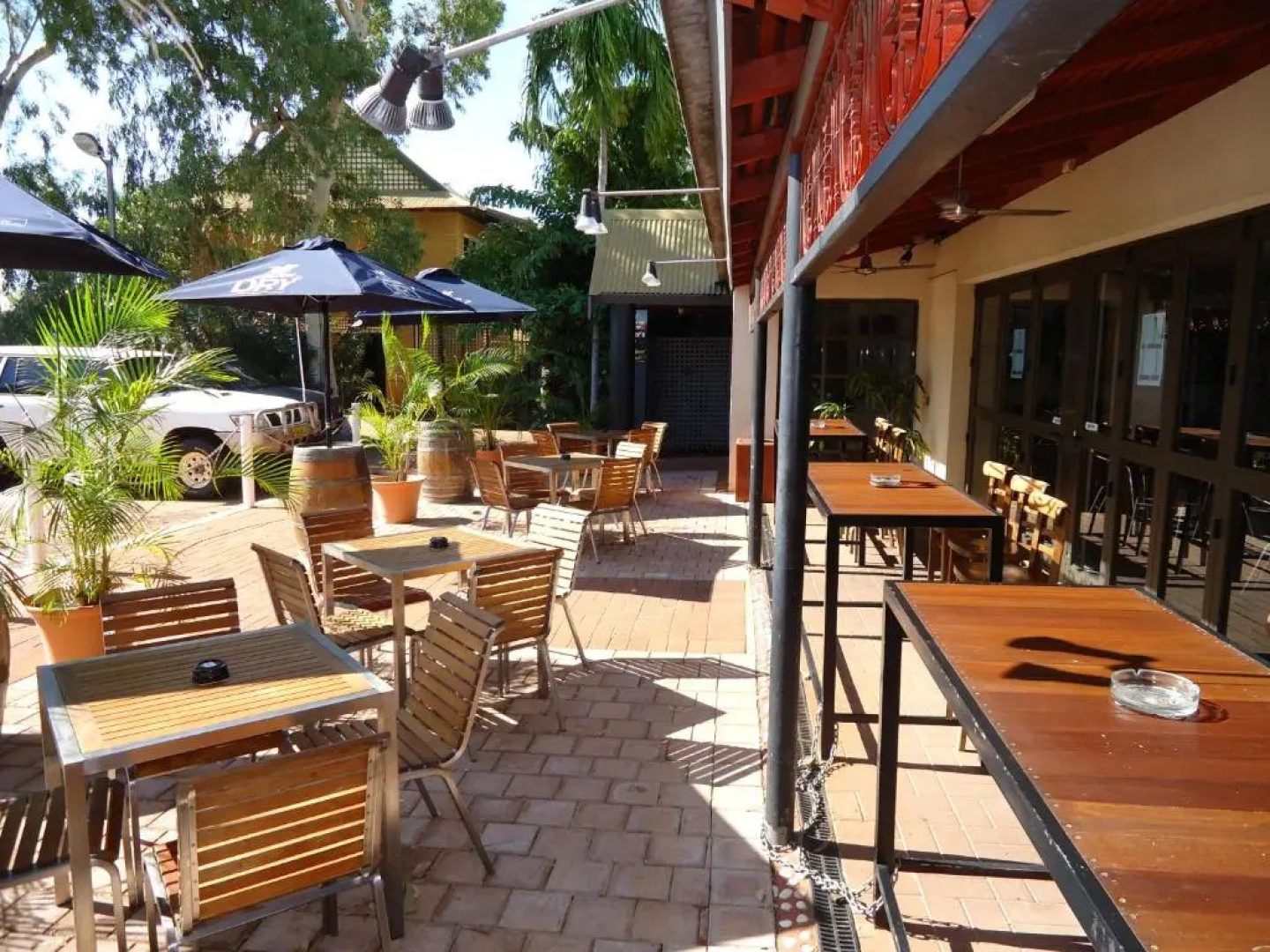 Roey Backpackers & Party Bar