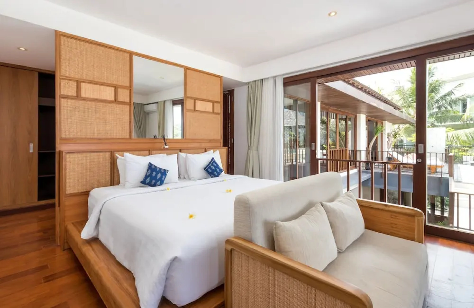 Wonderful Oceanfront 3 Br Villa in Seminyak