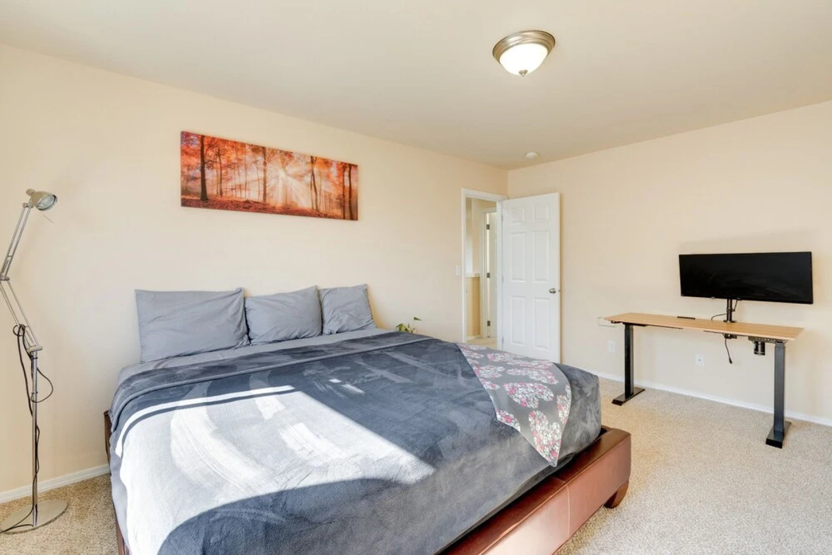 Bothell Retreat: Home Gym, Fireplace & More!