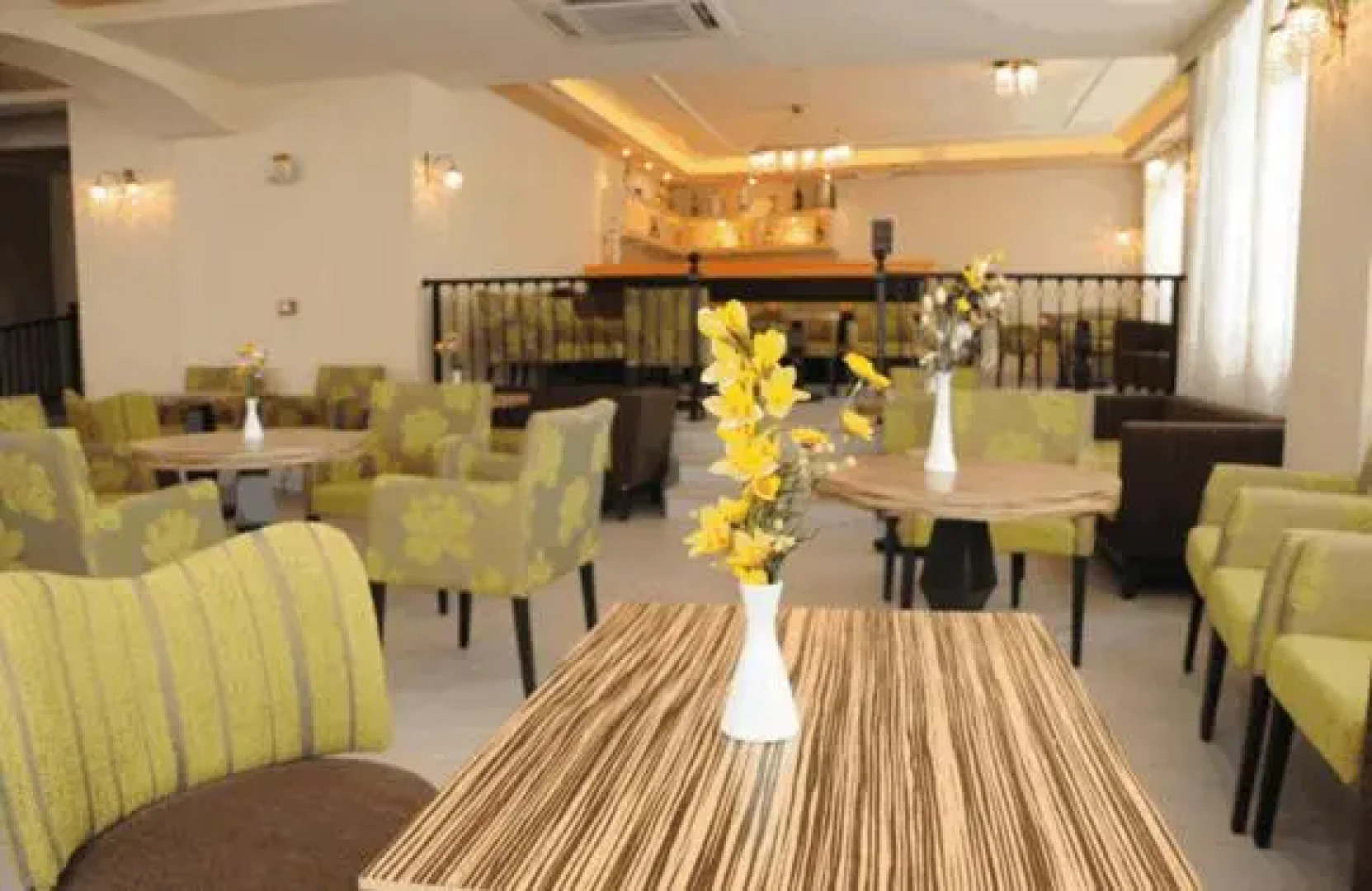 Regina Studios & Hotel