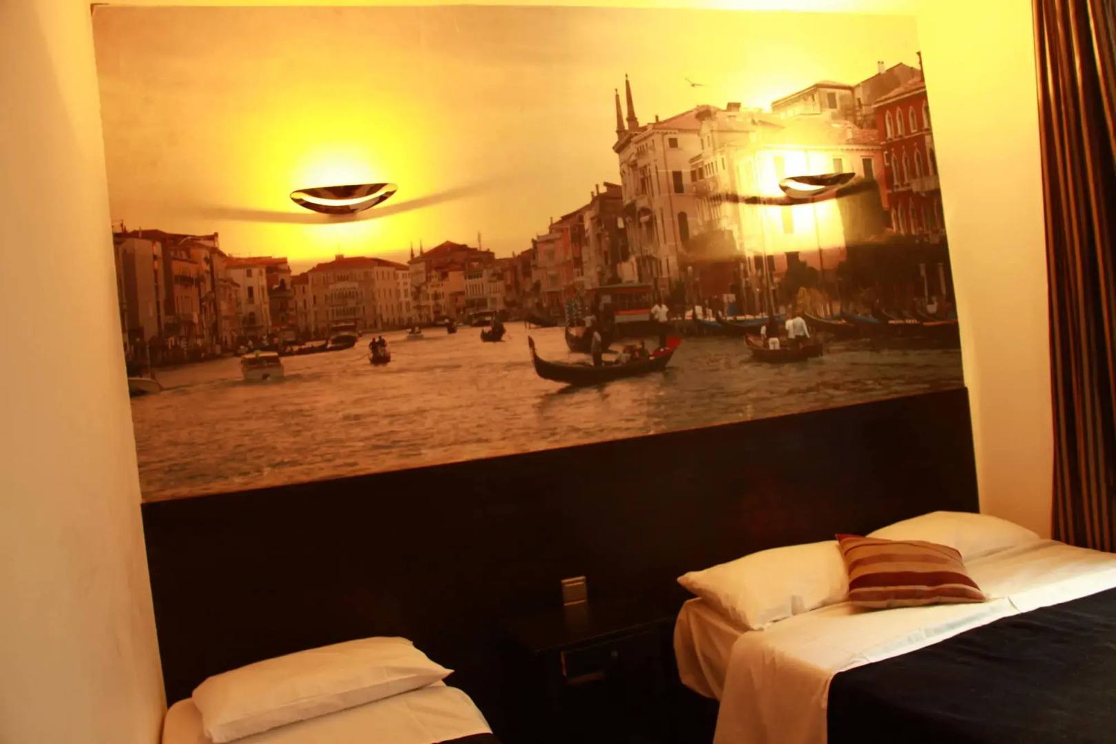 Exhibition Court Hotel 4