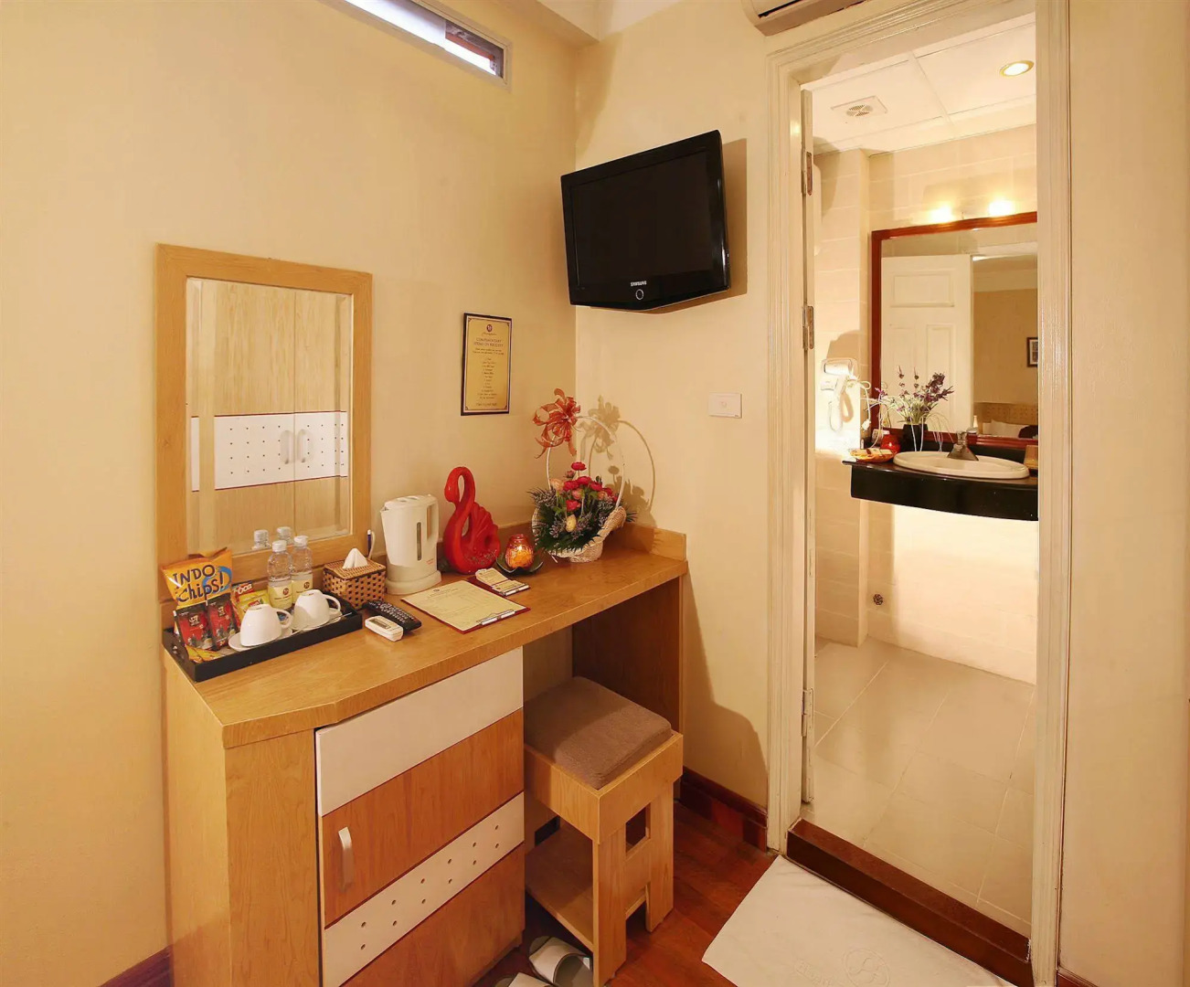 Hanoi House Hotel & Travel