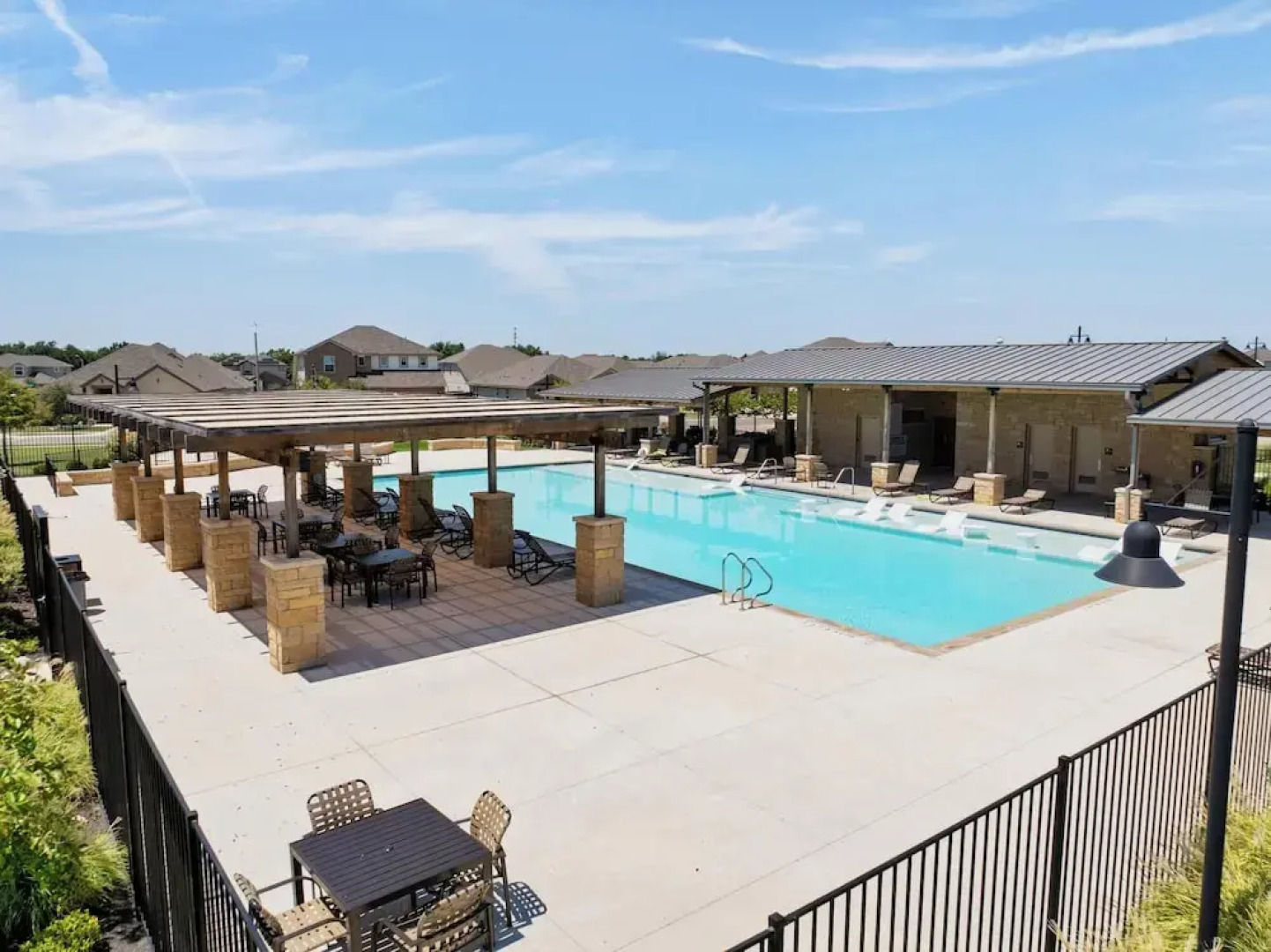 Charming 4BR Spacious Backyard in Hutto