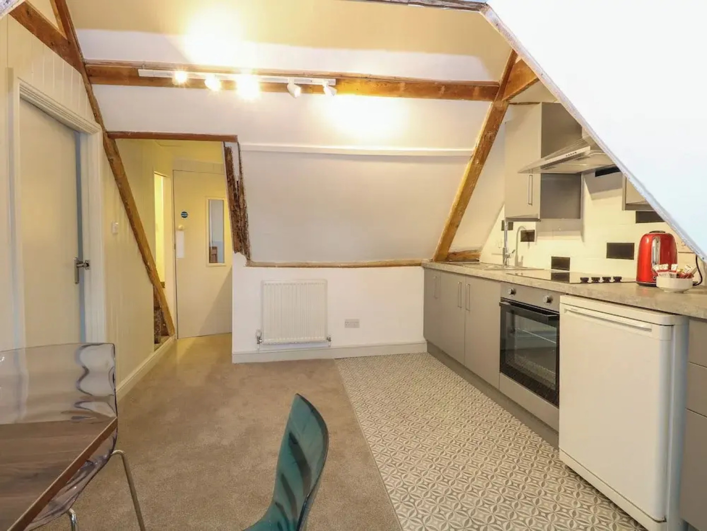 Apartment 4 Chameleon House