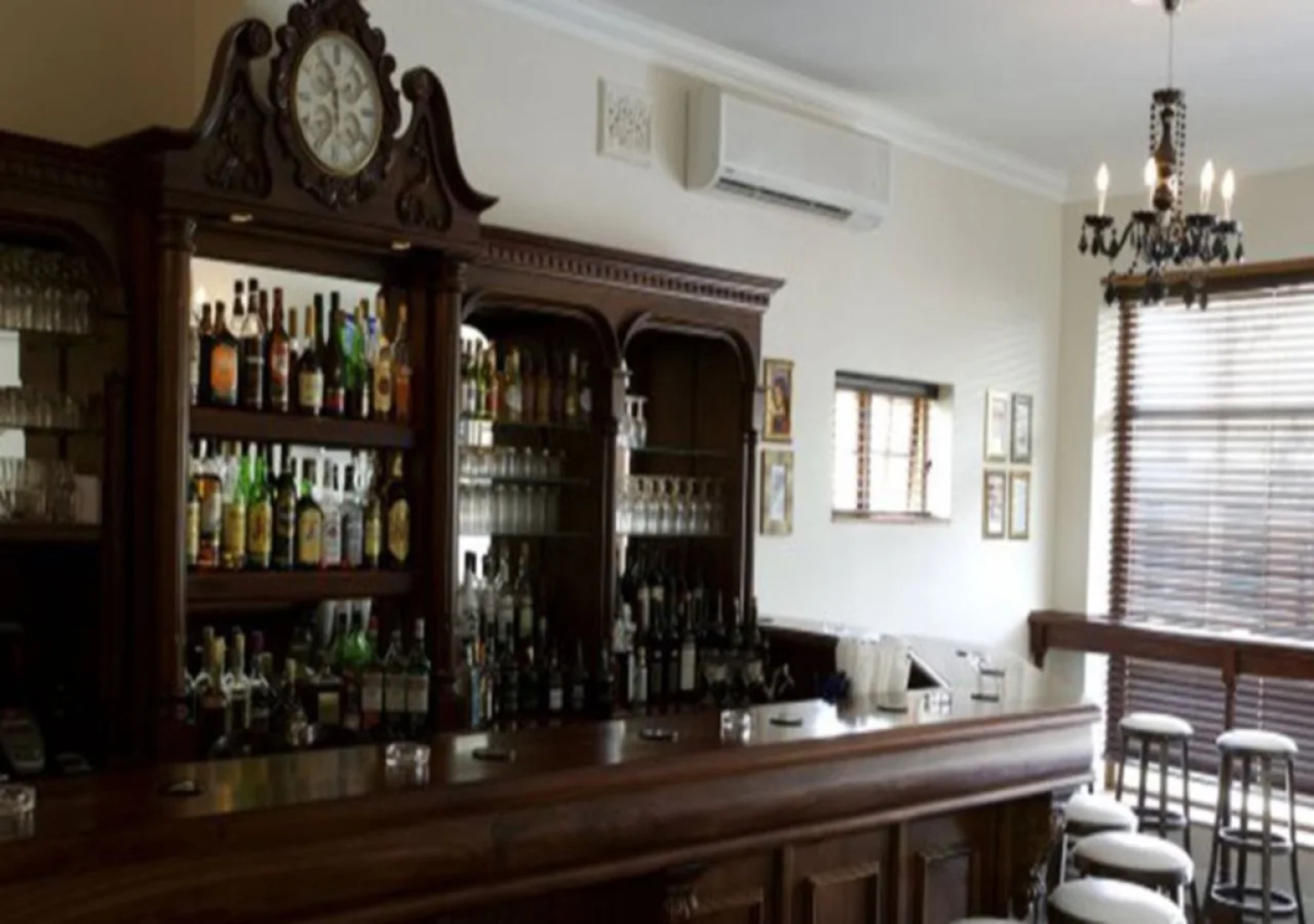 The Victorian 1906 Hotel