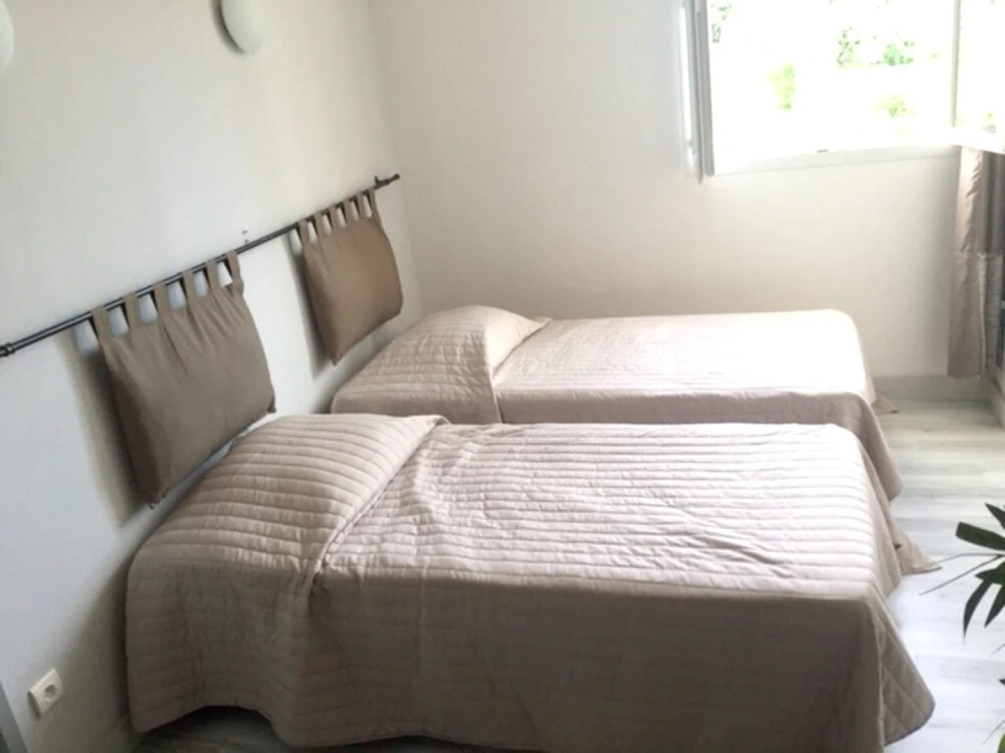 House With 4 Bedrooms in Roquemaure, With Pool Access, Enclosed Garden