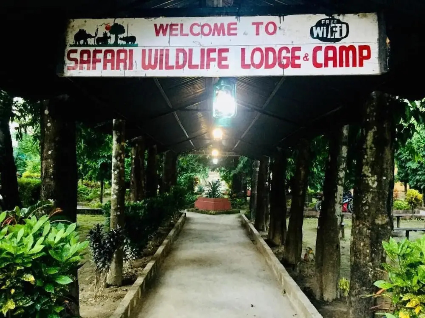 Safari Wildlife Lodge & Camp