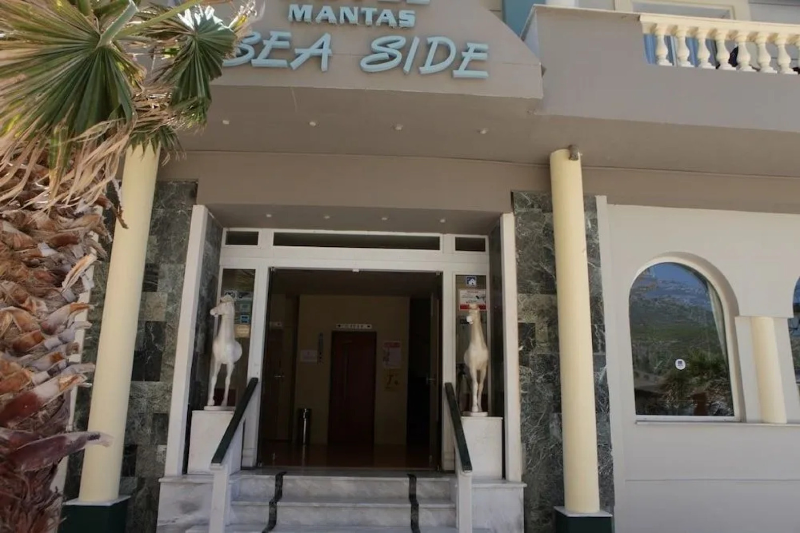 Mantas Seaside Boutique Hotel