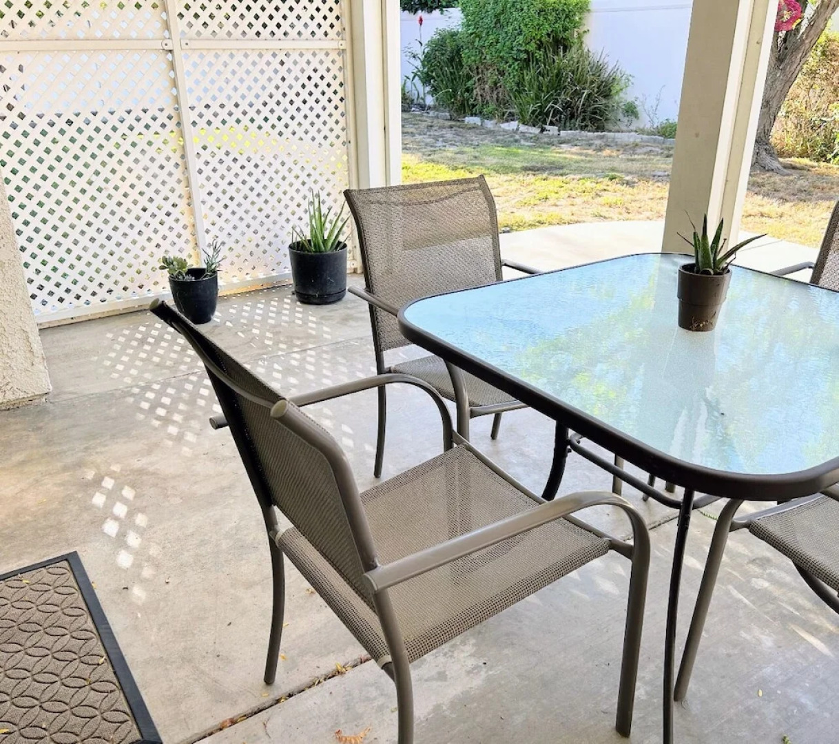 Private bedroom in Western Horizon Home