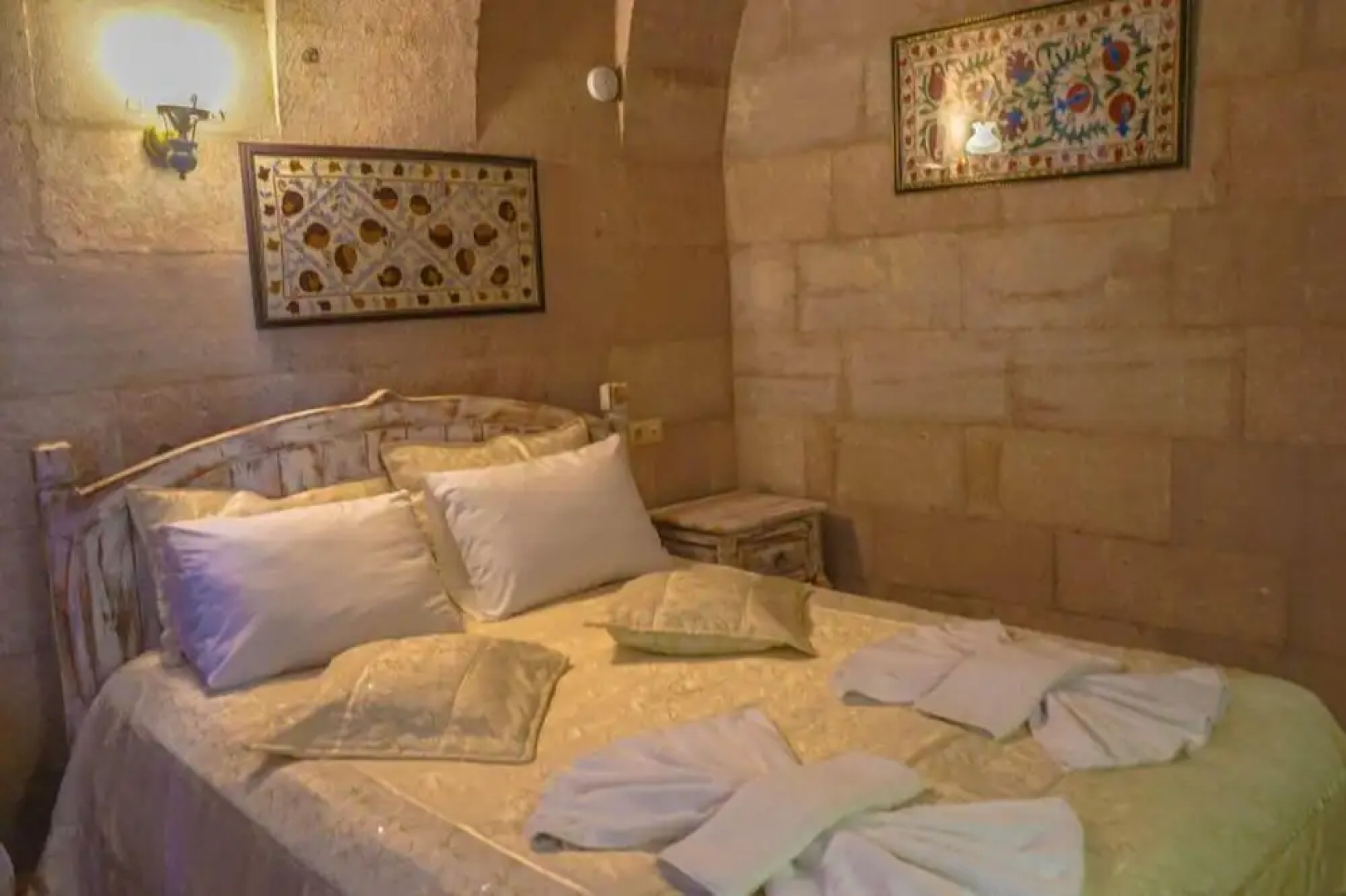 Valley Inn Cave Hotel