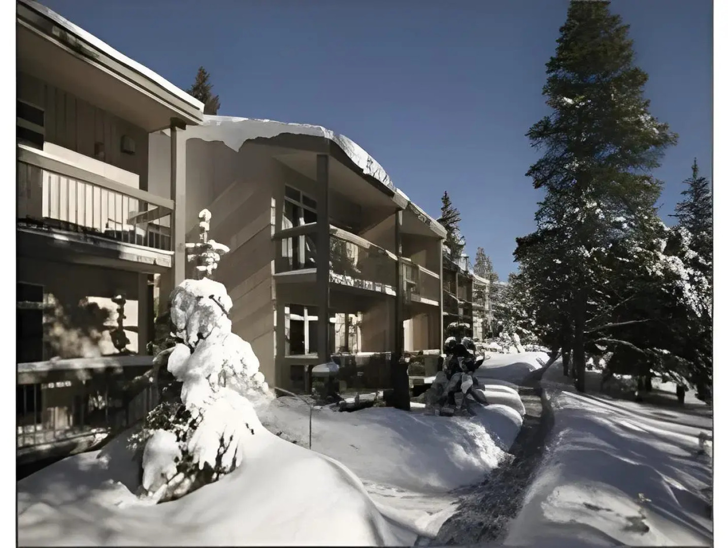 Tunnel Mountain Resort