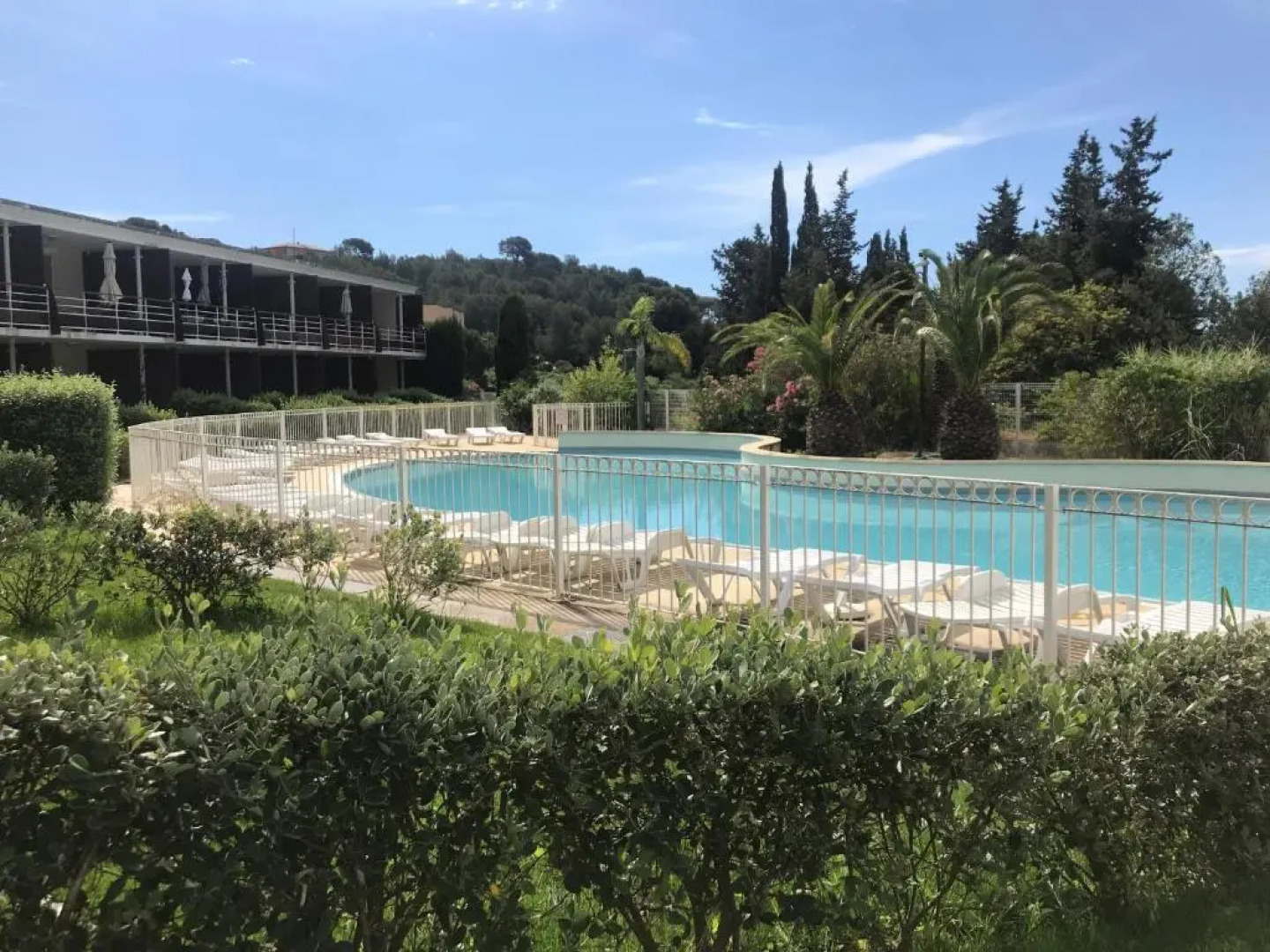 Les terrasses du Liouquet T2, piscine , parking , mer à 150 m