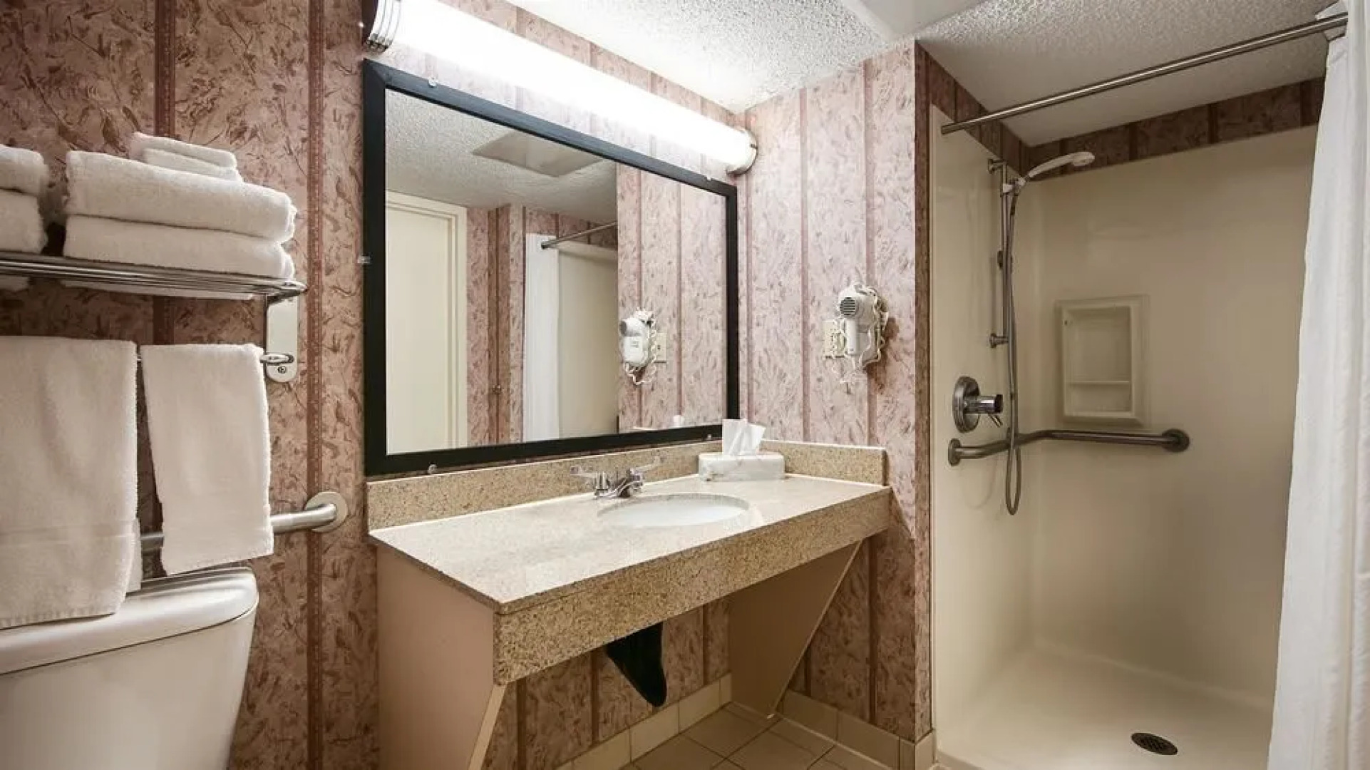 Best Western Plus University Inn Steubenville