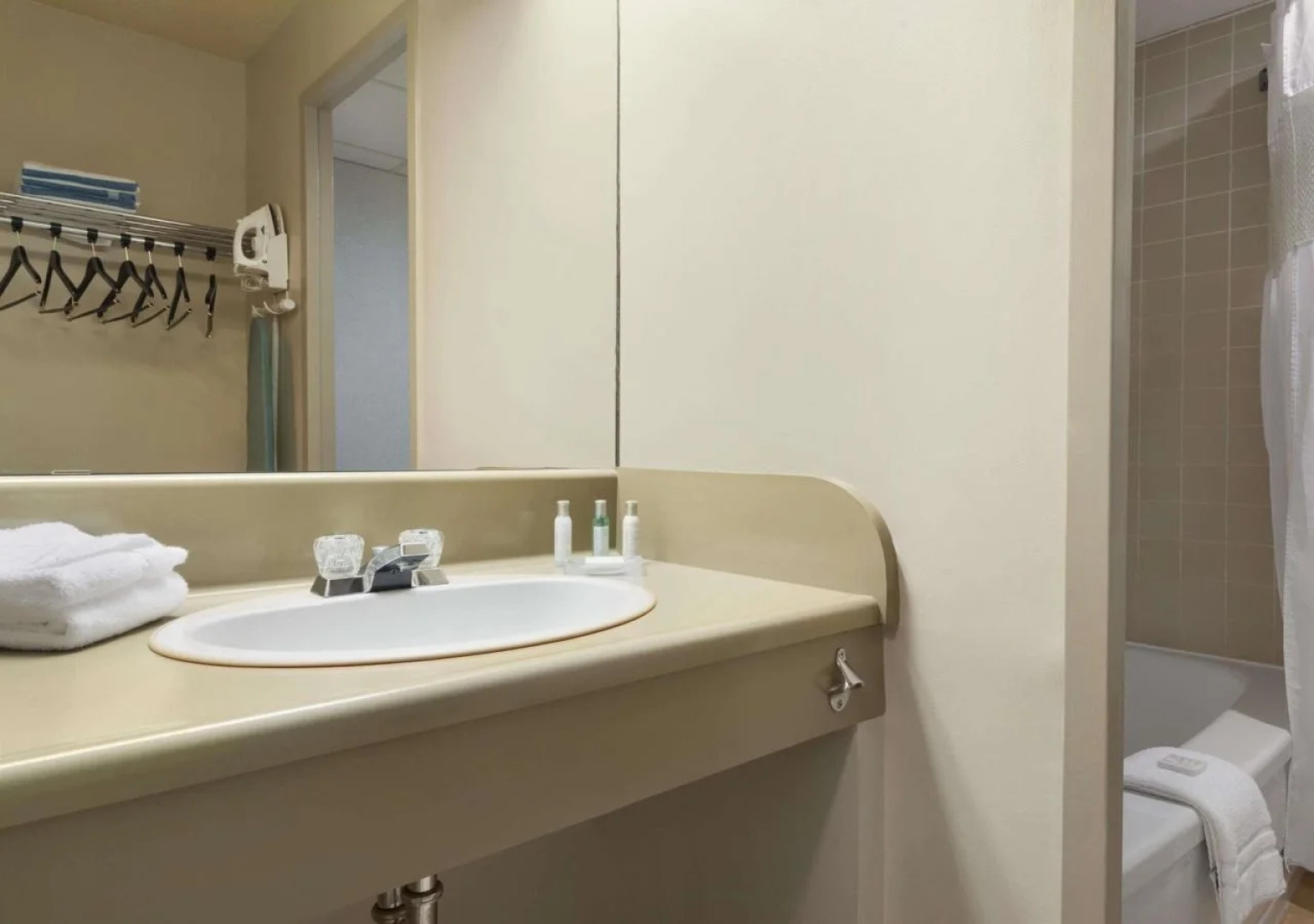 Travelodge by Wyndham Sydney