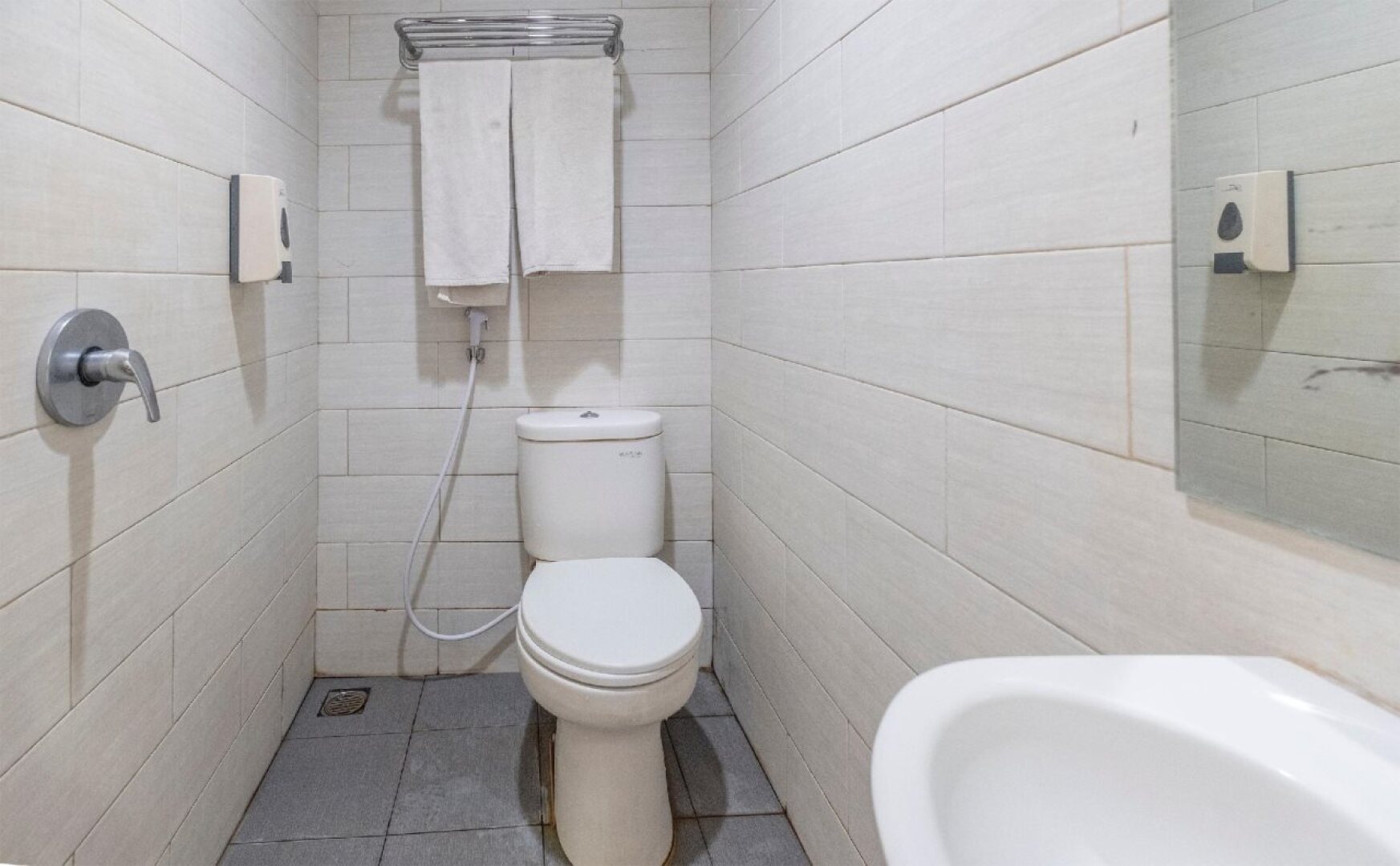 Urbanview Hotel Capital Makassar