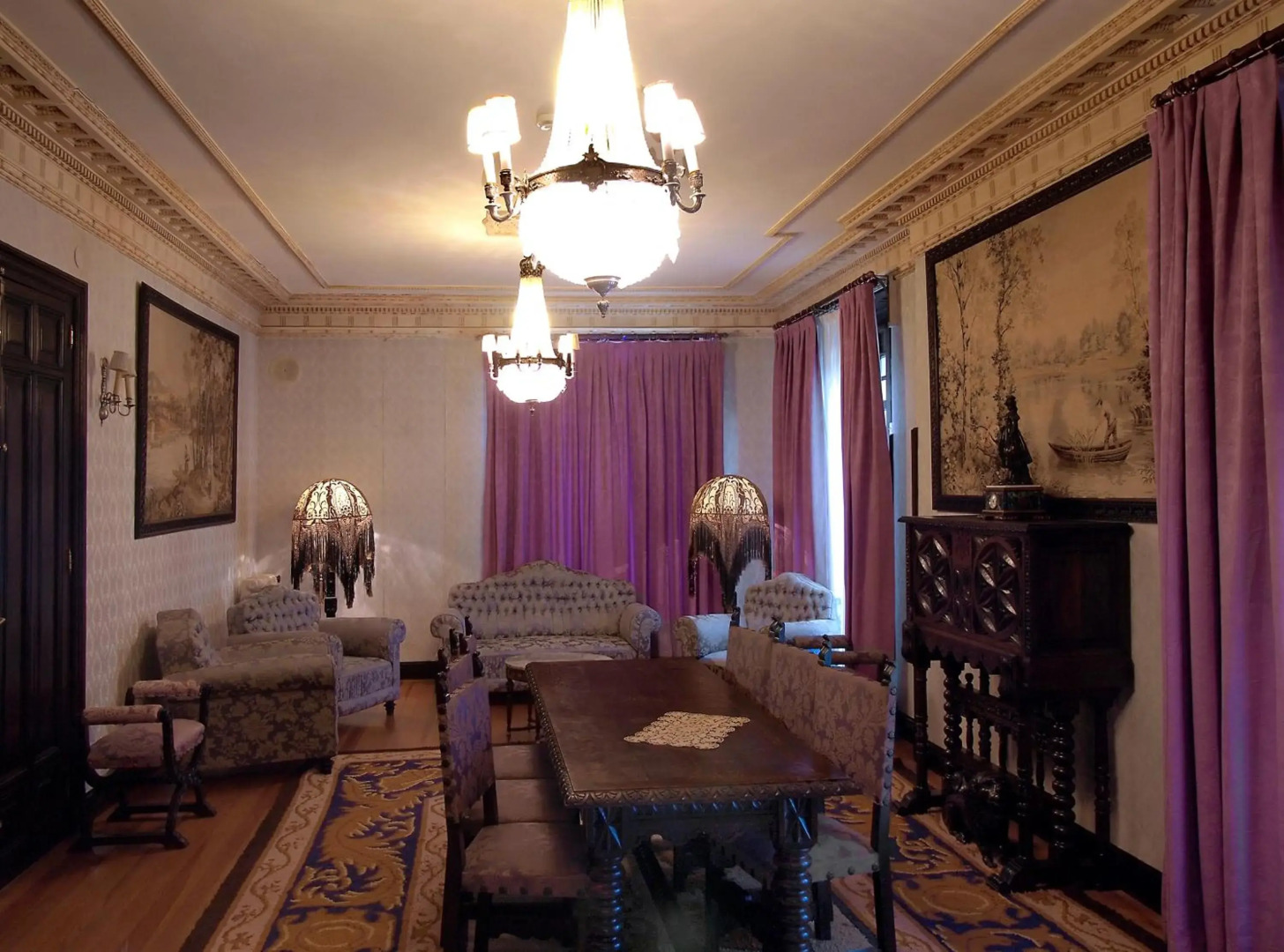 Palacio Arias and Hotel y Apartamentos Arias