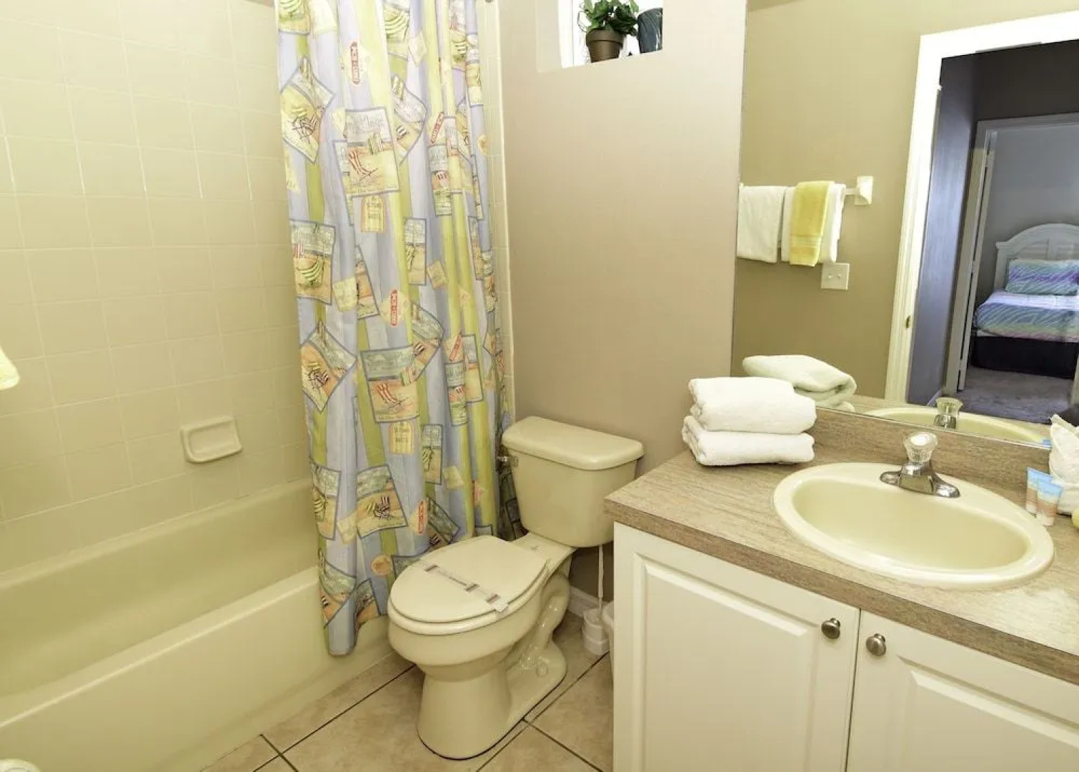 T914BD Hillside Courtyard 4 Br villa by RedAwning