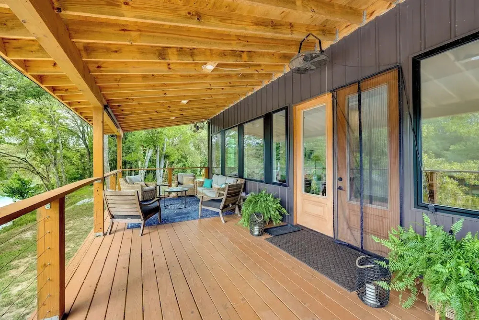 Modern, Riverfront Family House w/ Balcony & Grill