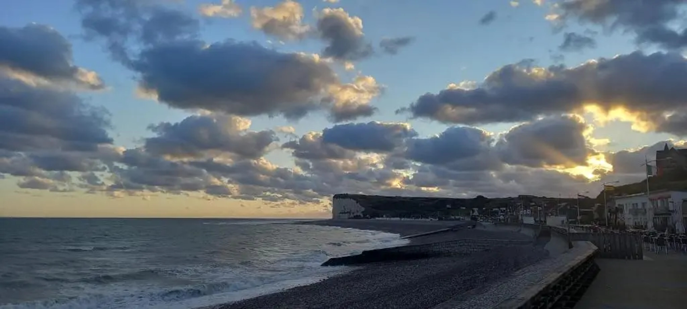 Maison chaleureuse et lumineuse à 400m de la plage