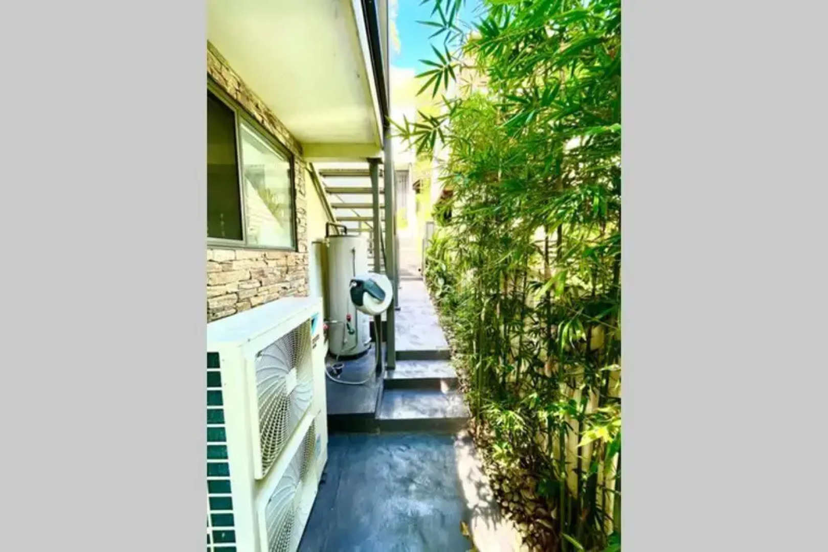 Quiet private getaway, private gym walk 2 beach