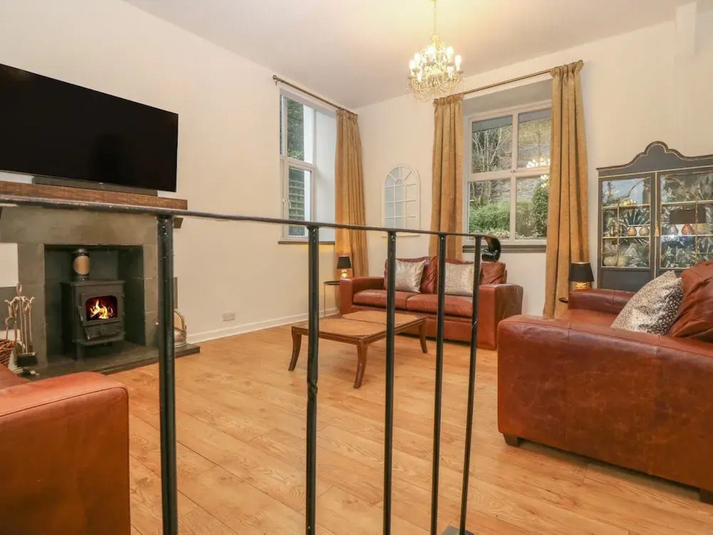 Yr Hen Ysgol, The Old School