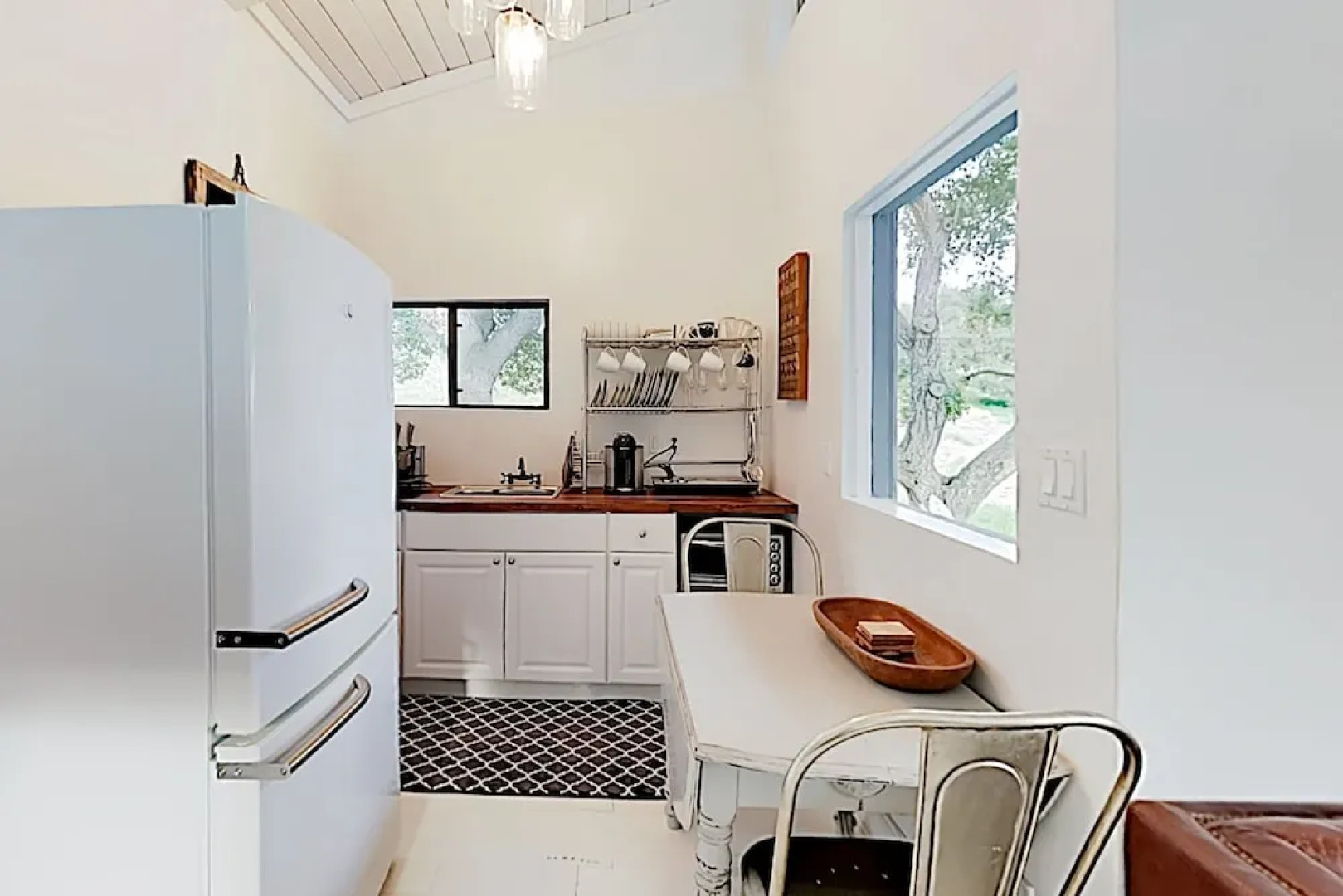 Private Cottage on Vineyard W/ Loft & Hill Views Cottage