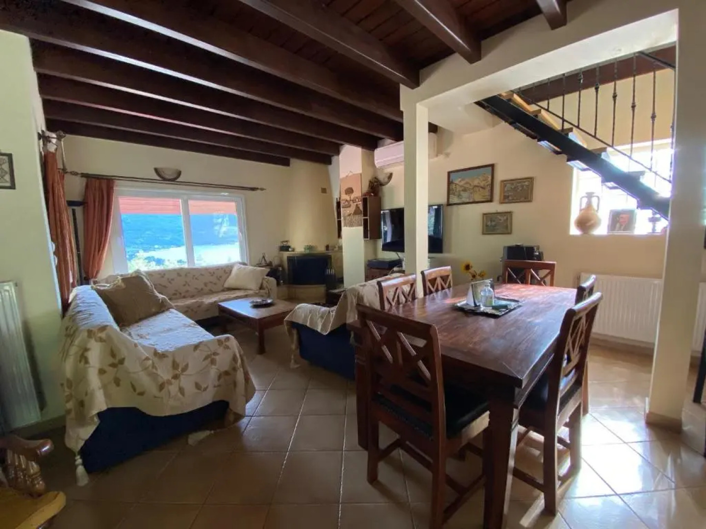 Manos’ Traditional Maisonette