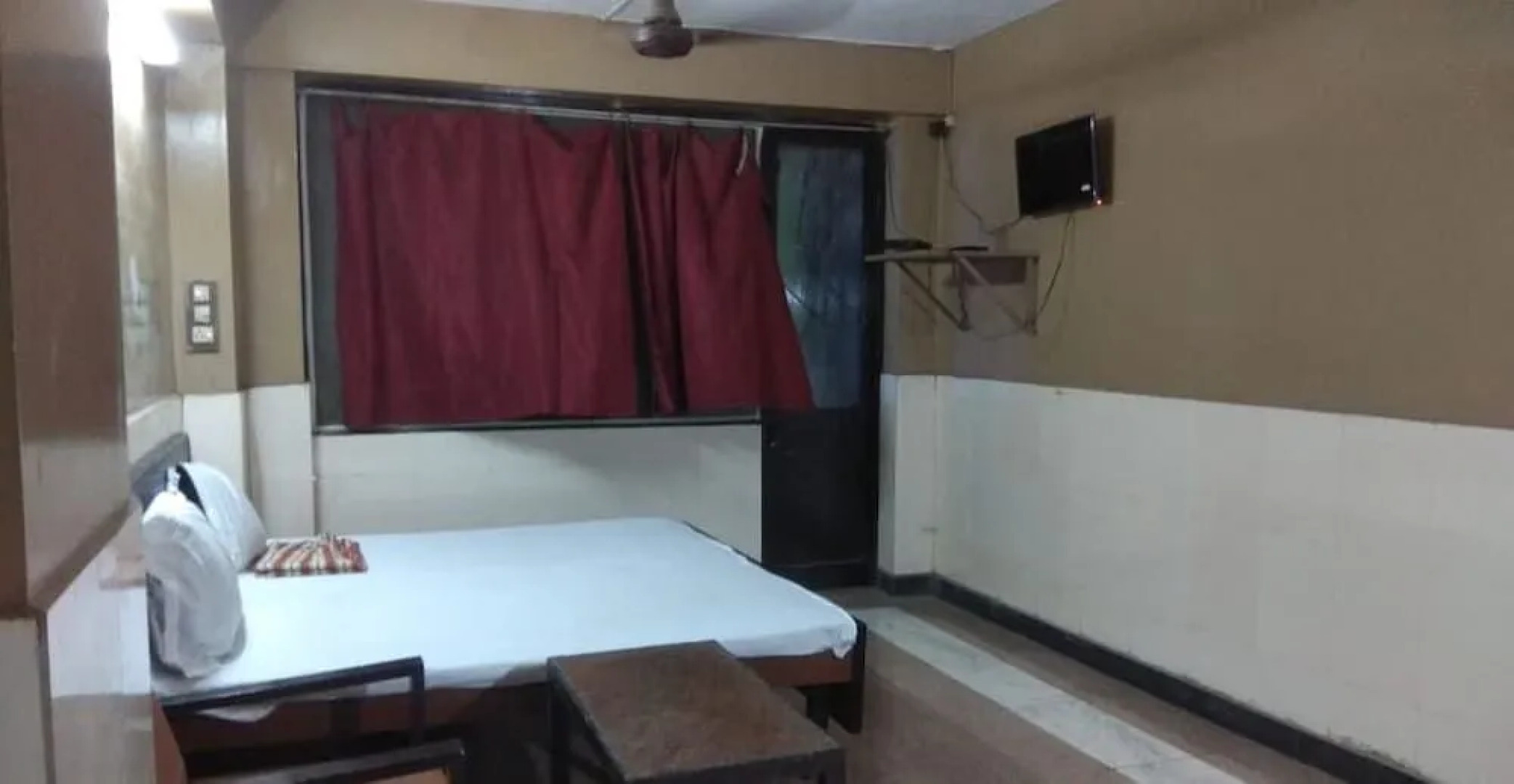 iROOMZ Subhadra Comforts