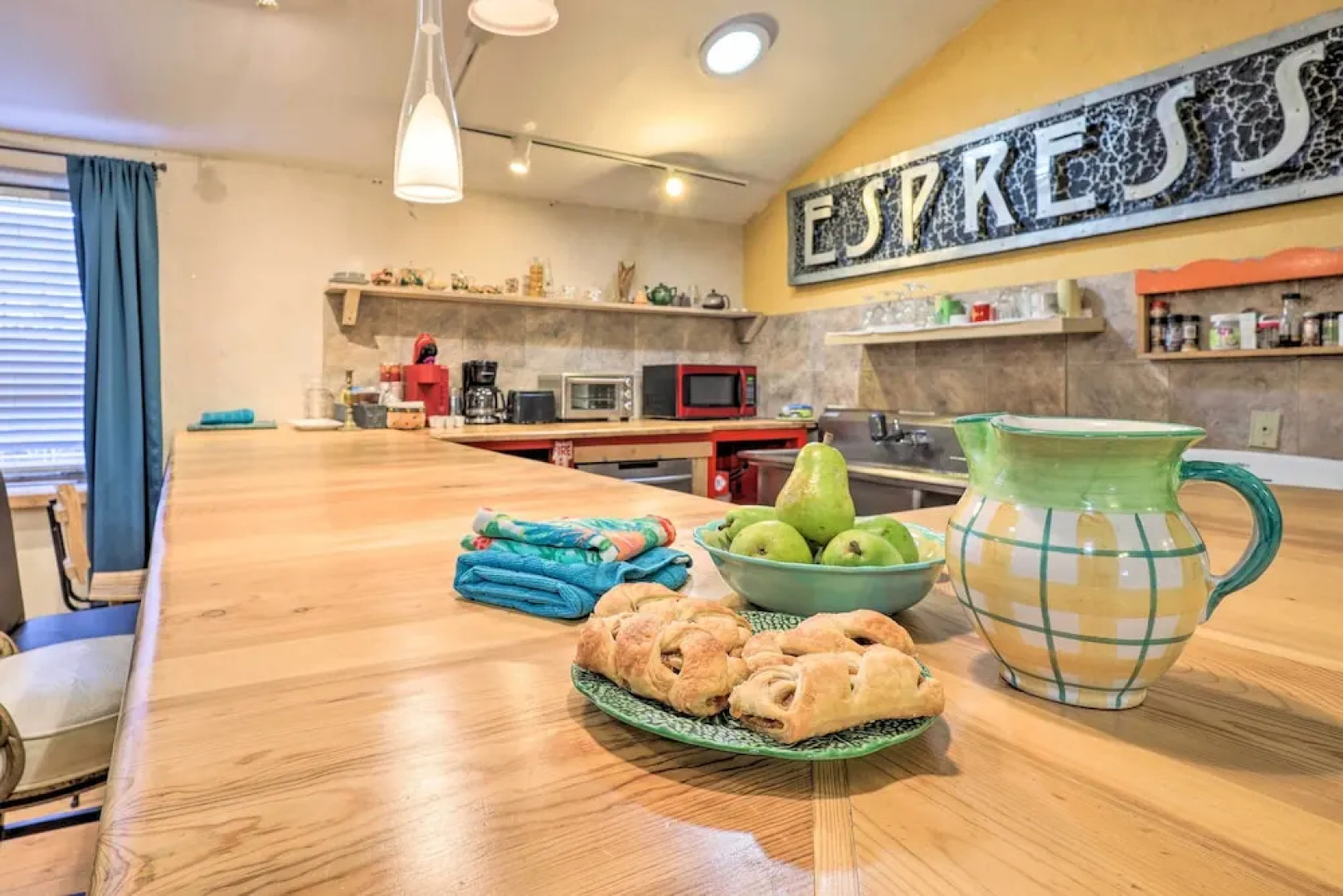 Idyllic Española Casita w/ Charcoal Grill