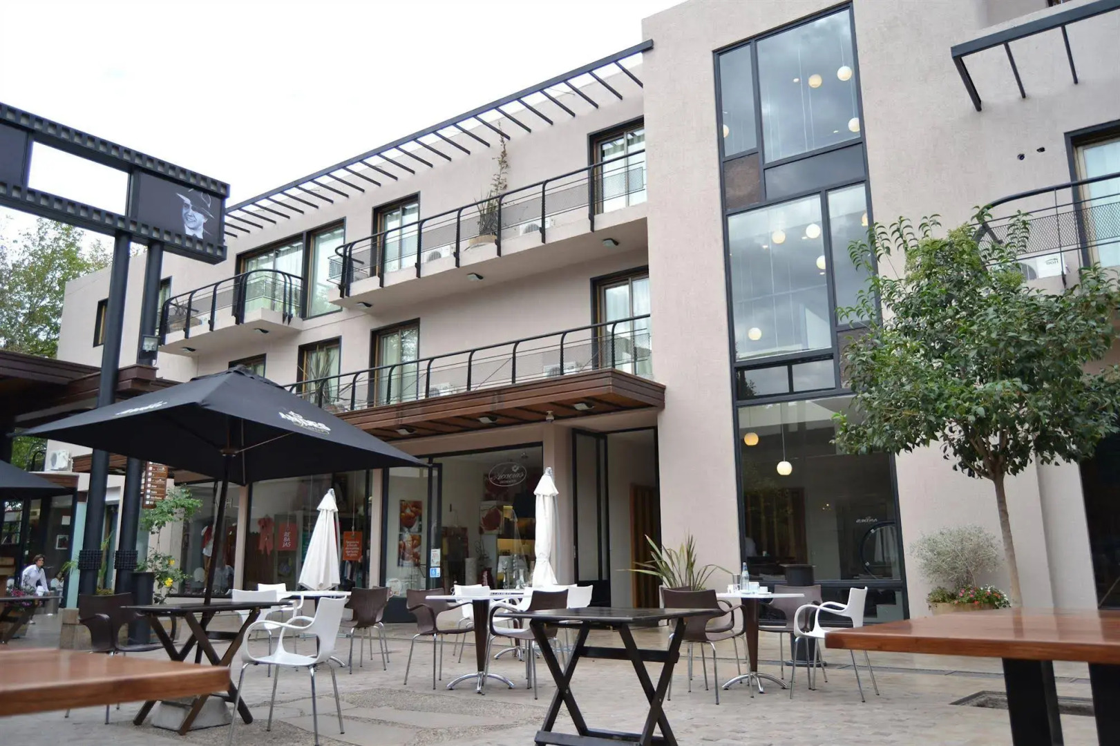 Plaza Paradiso Petit Hotel