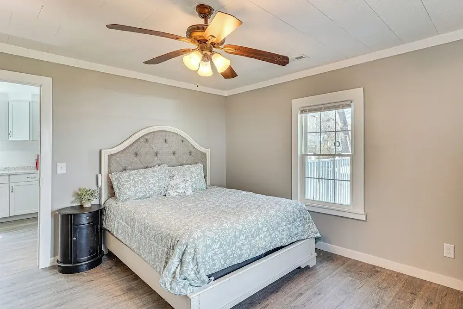 Close to Shops, Eats & Hospital: Roxboro Retreat