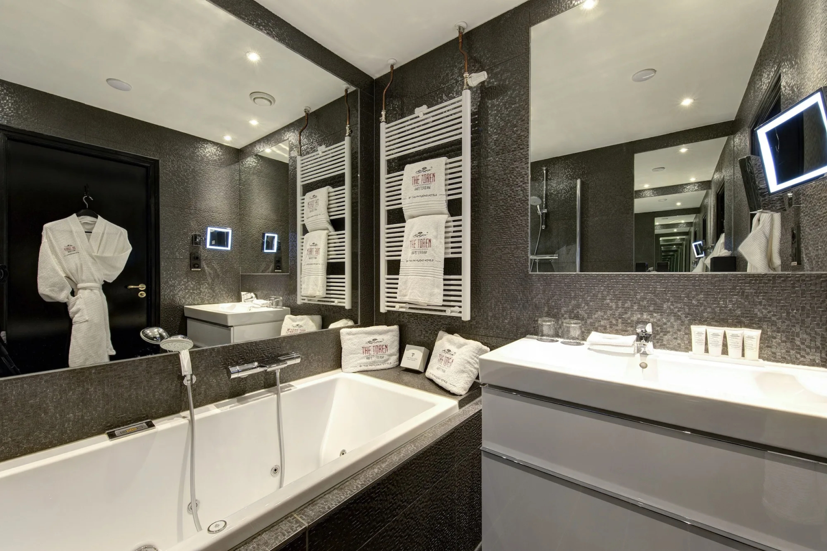 The Pavilions Amsterdam, The Toren