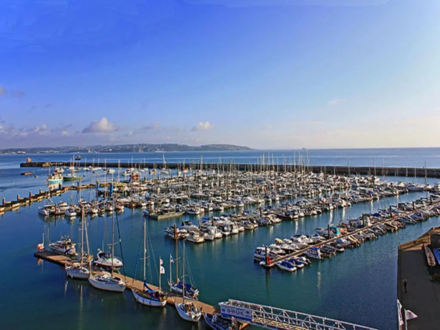 INSPIRING VIEWS & PLACE WITH FREE PARKING by BEACH