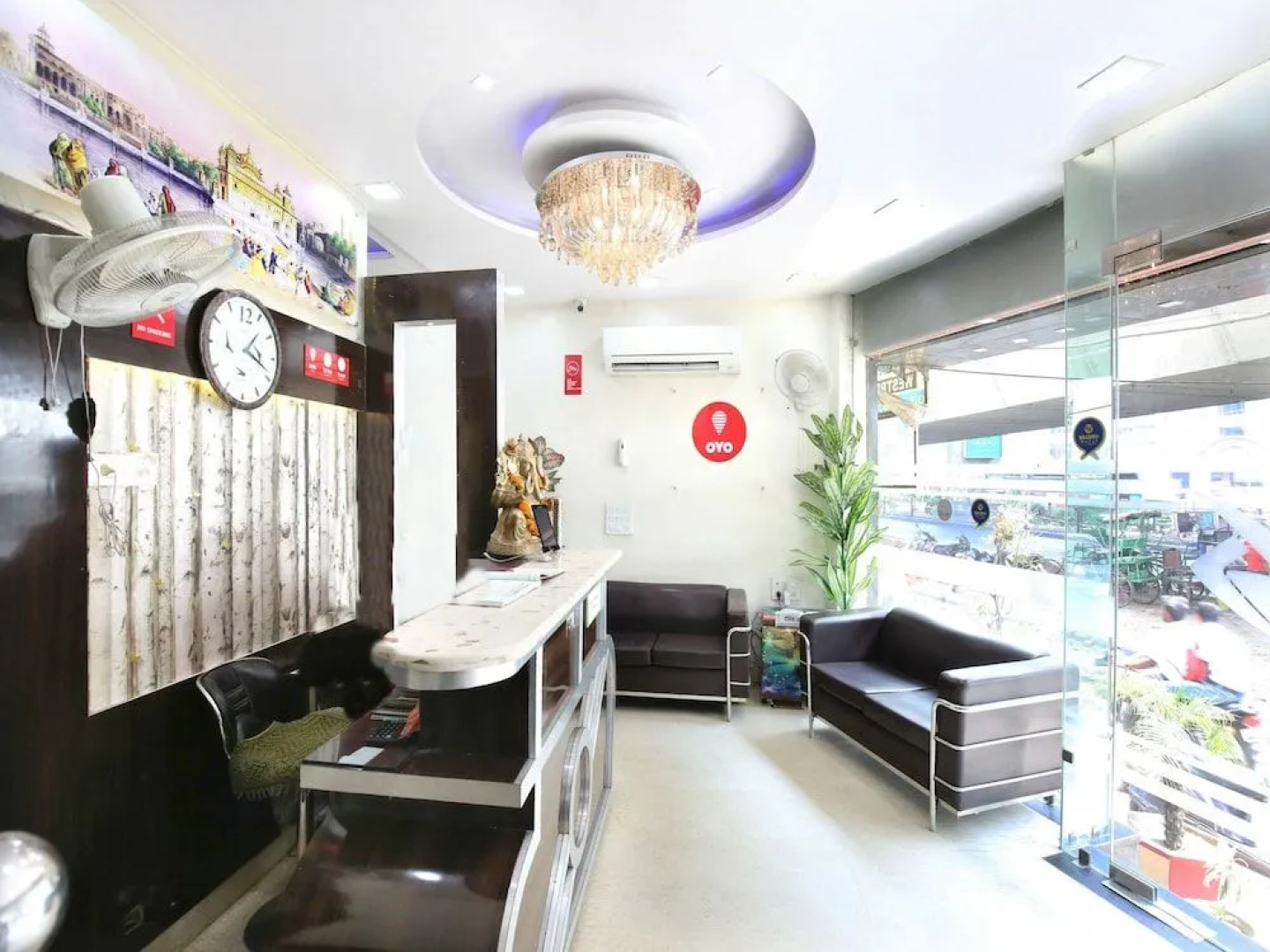 OYO 8766 Hotel DS Regency