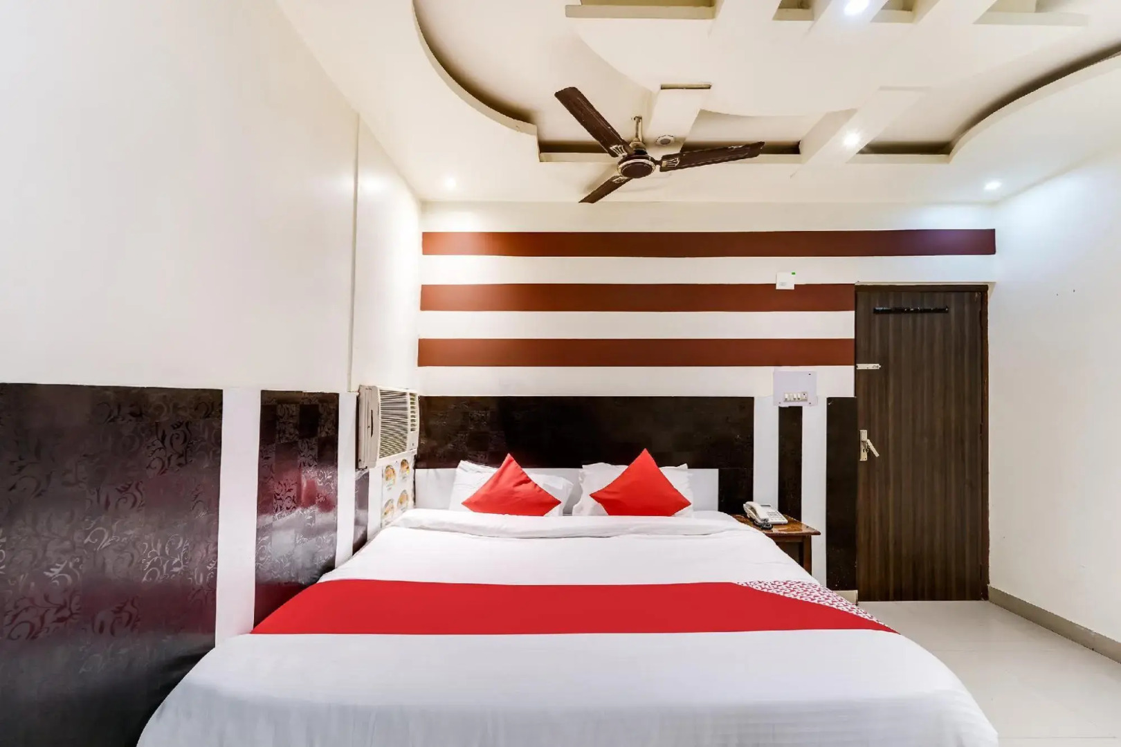 Hotel Landlord by OYO Rooms