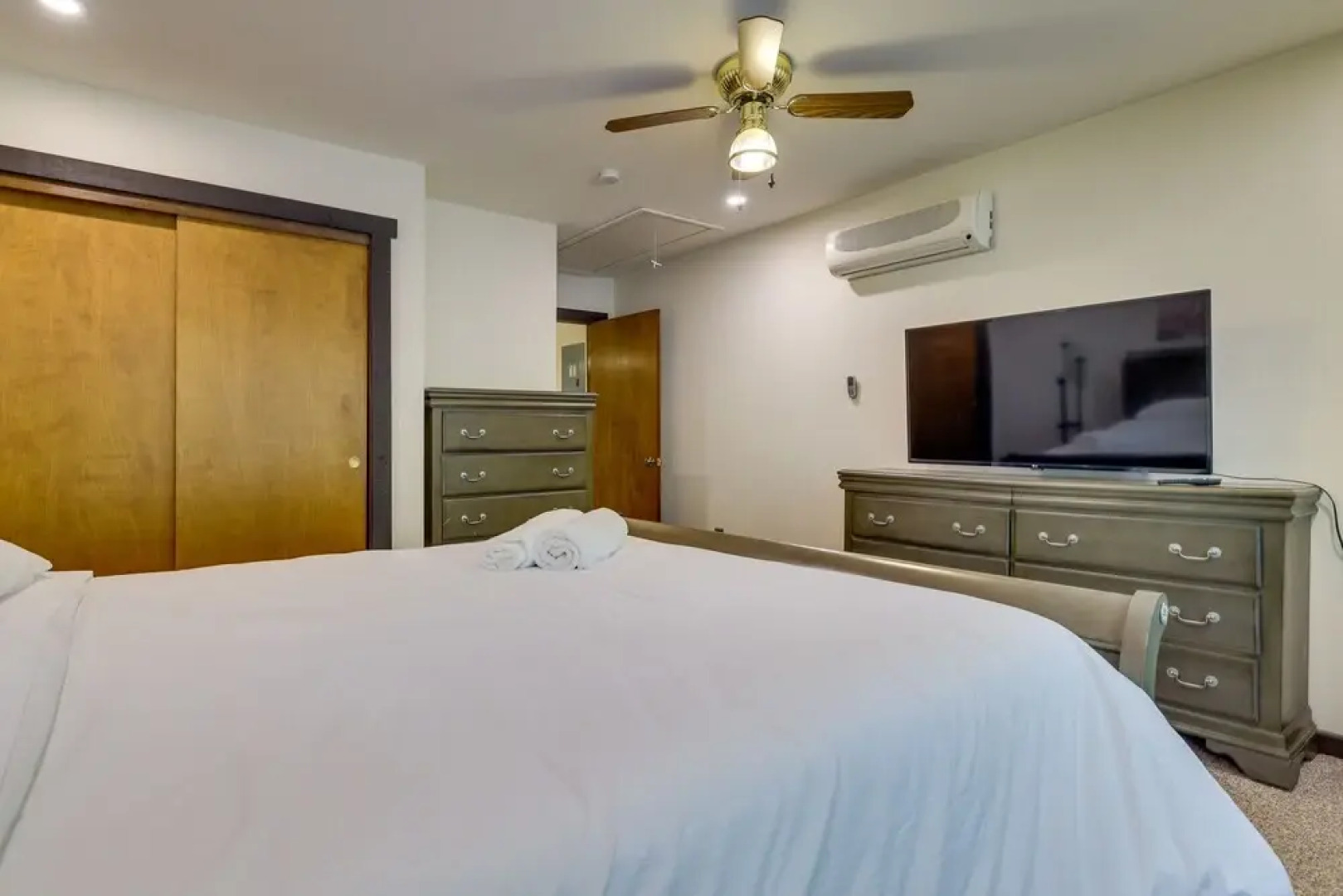 Pet-friendly Lake Harmony Townhome w/ Pool Access!