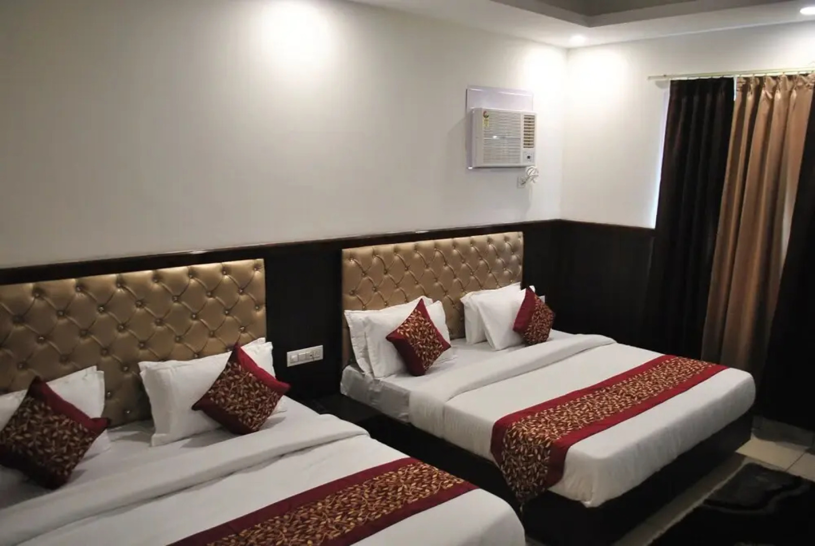 Green Hotel & Restaurant