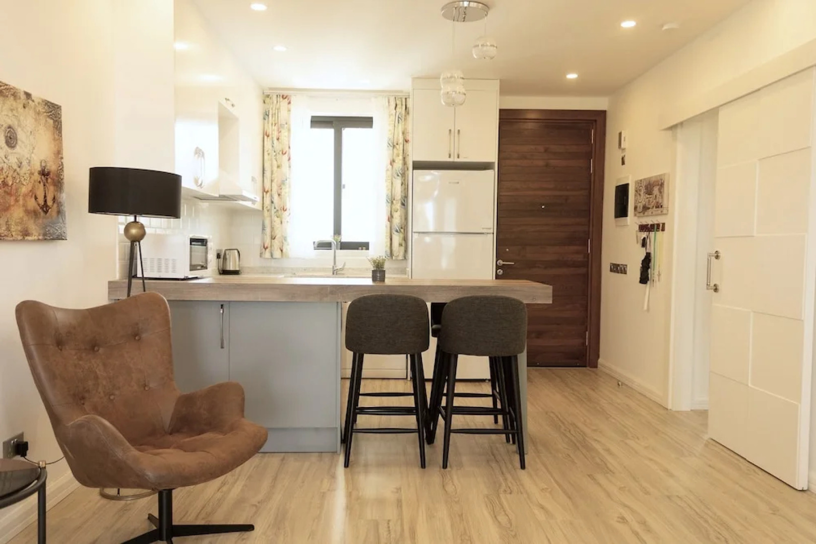 Elegant Two-bedroom Apartment in Upscale Surroundings