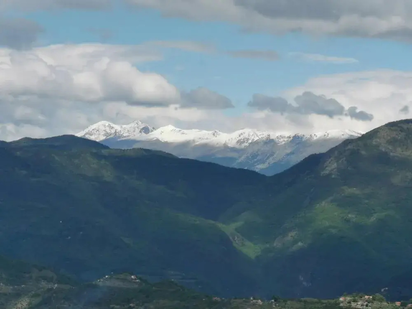 Cozy Mountain Apartment Retreat in Bajardo