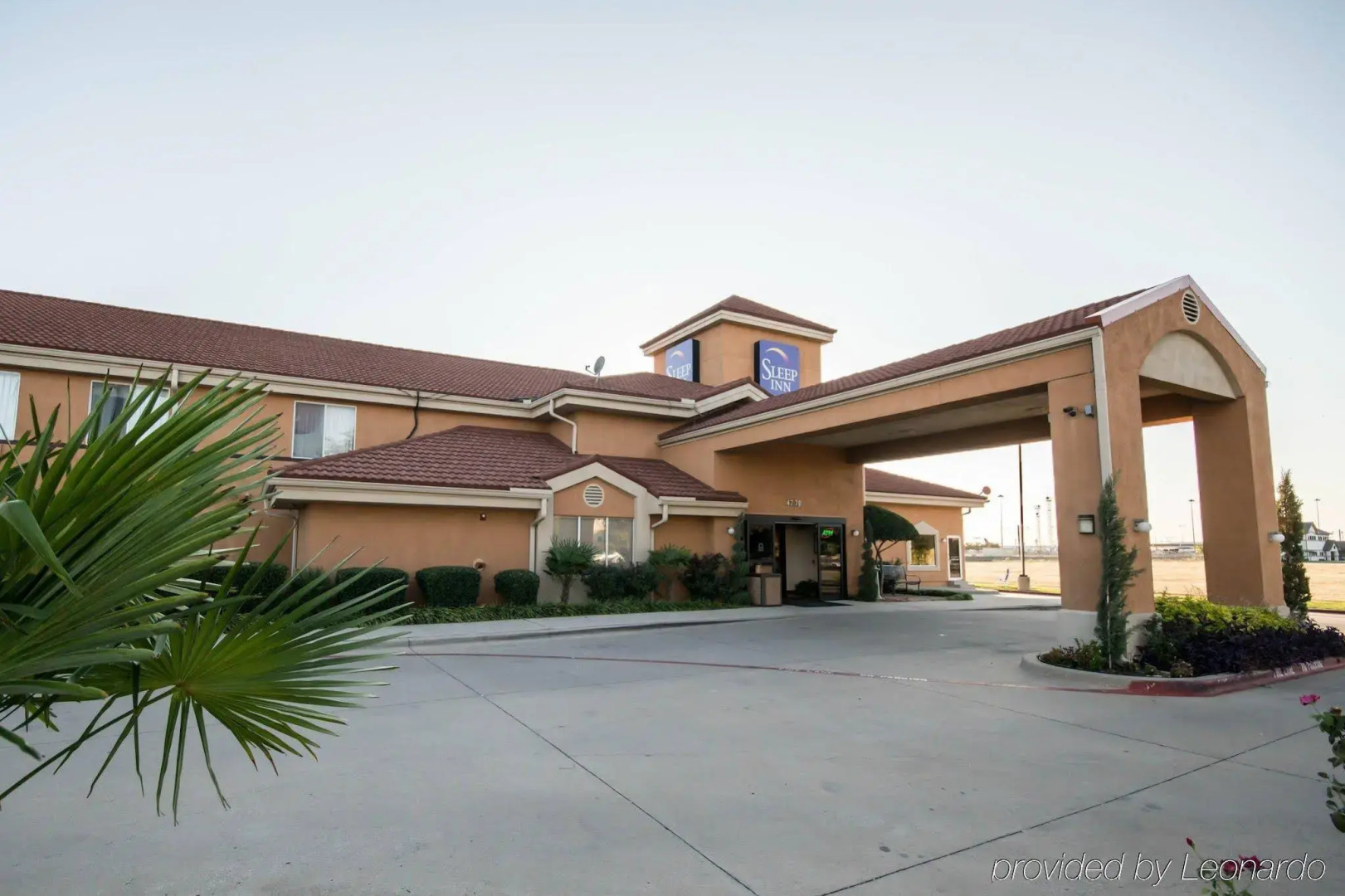 Clarion Inn & Suites DFW North