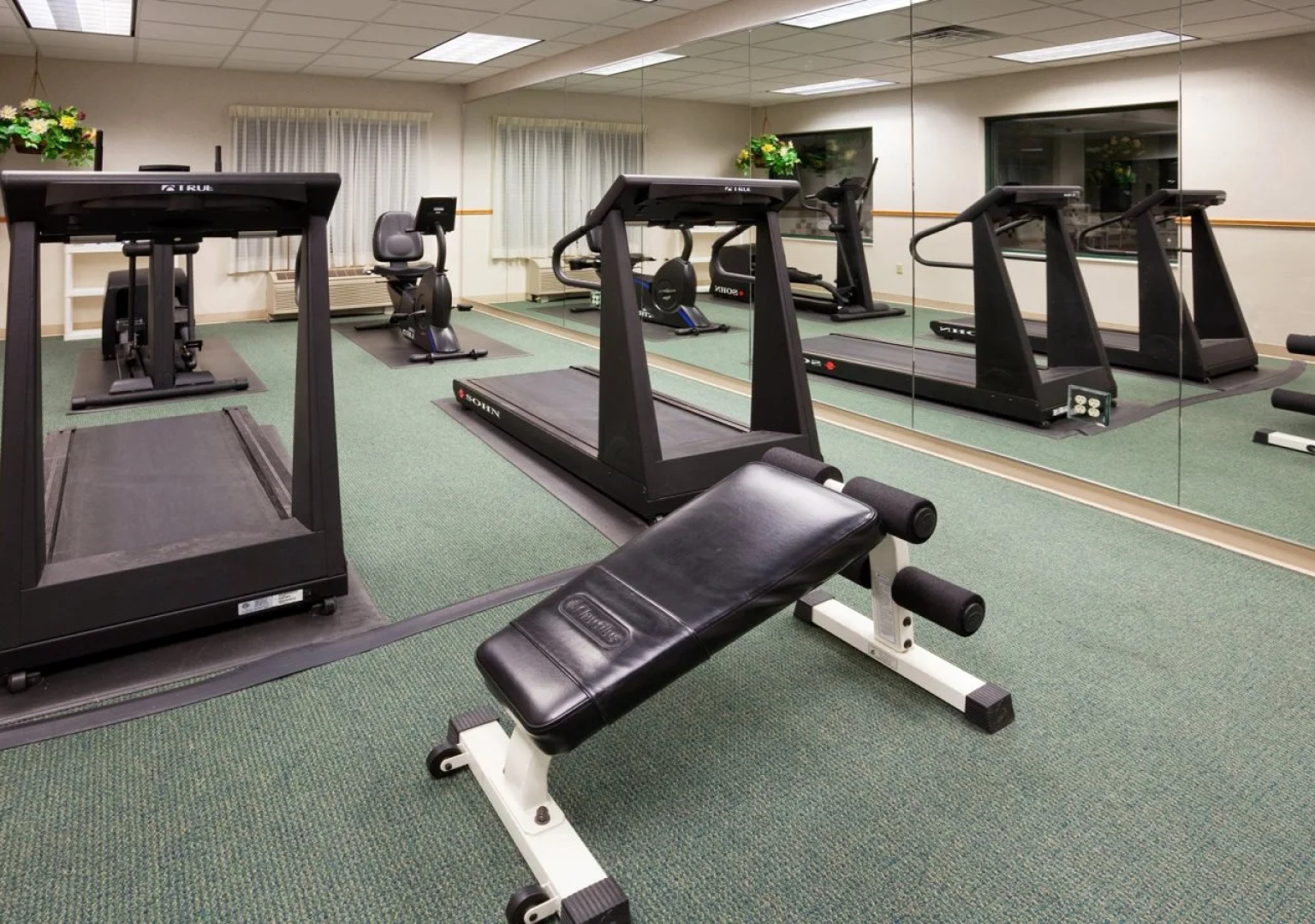 Holiday Inn Express & Suites New Berlin by IHG