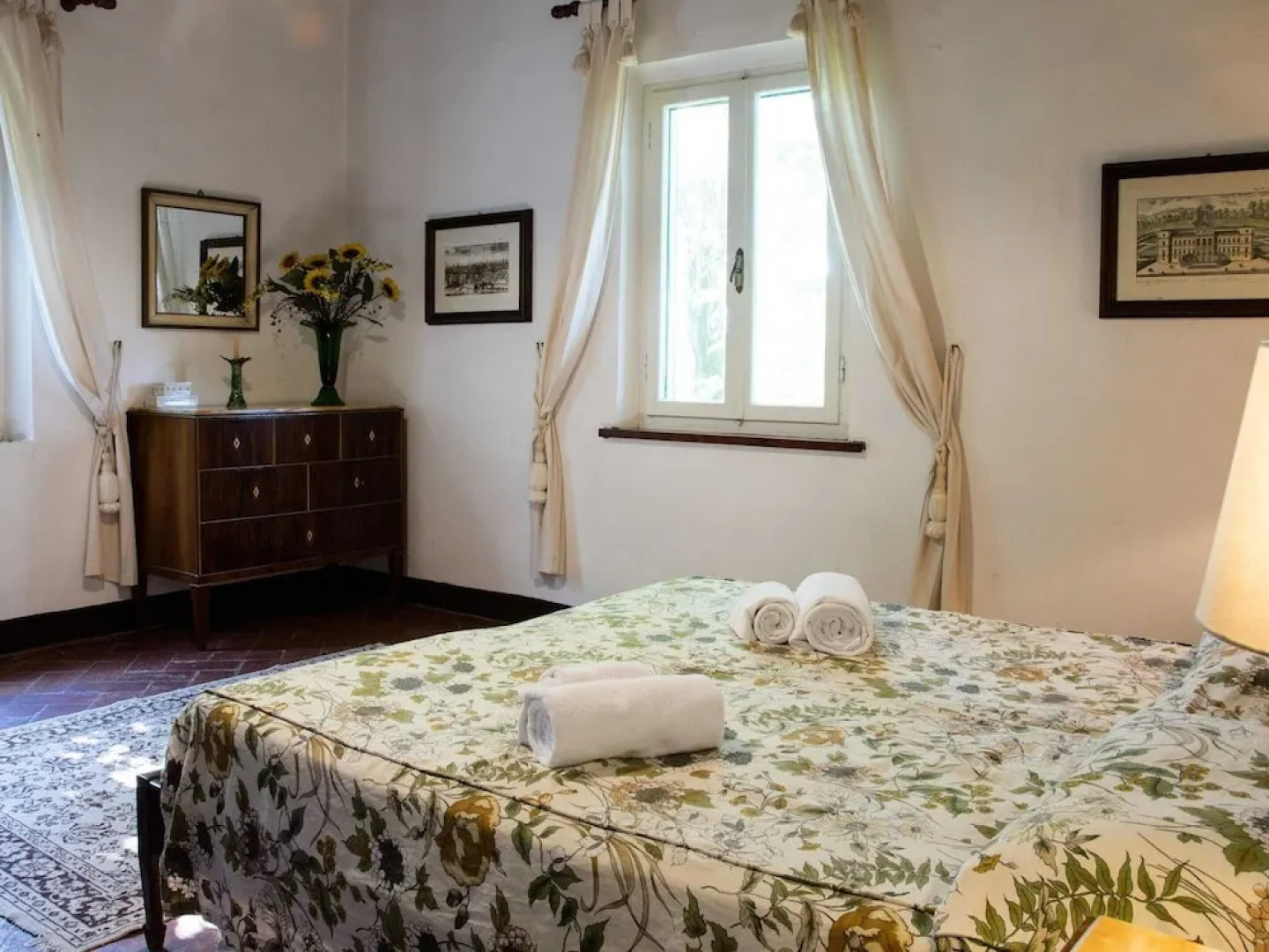 Vino, Views and Relaxing Stay