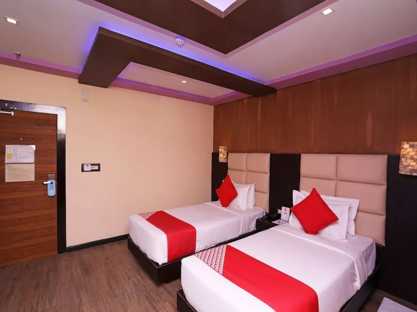 OYO 25124 The Dolphin Palace