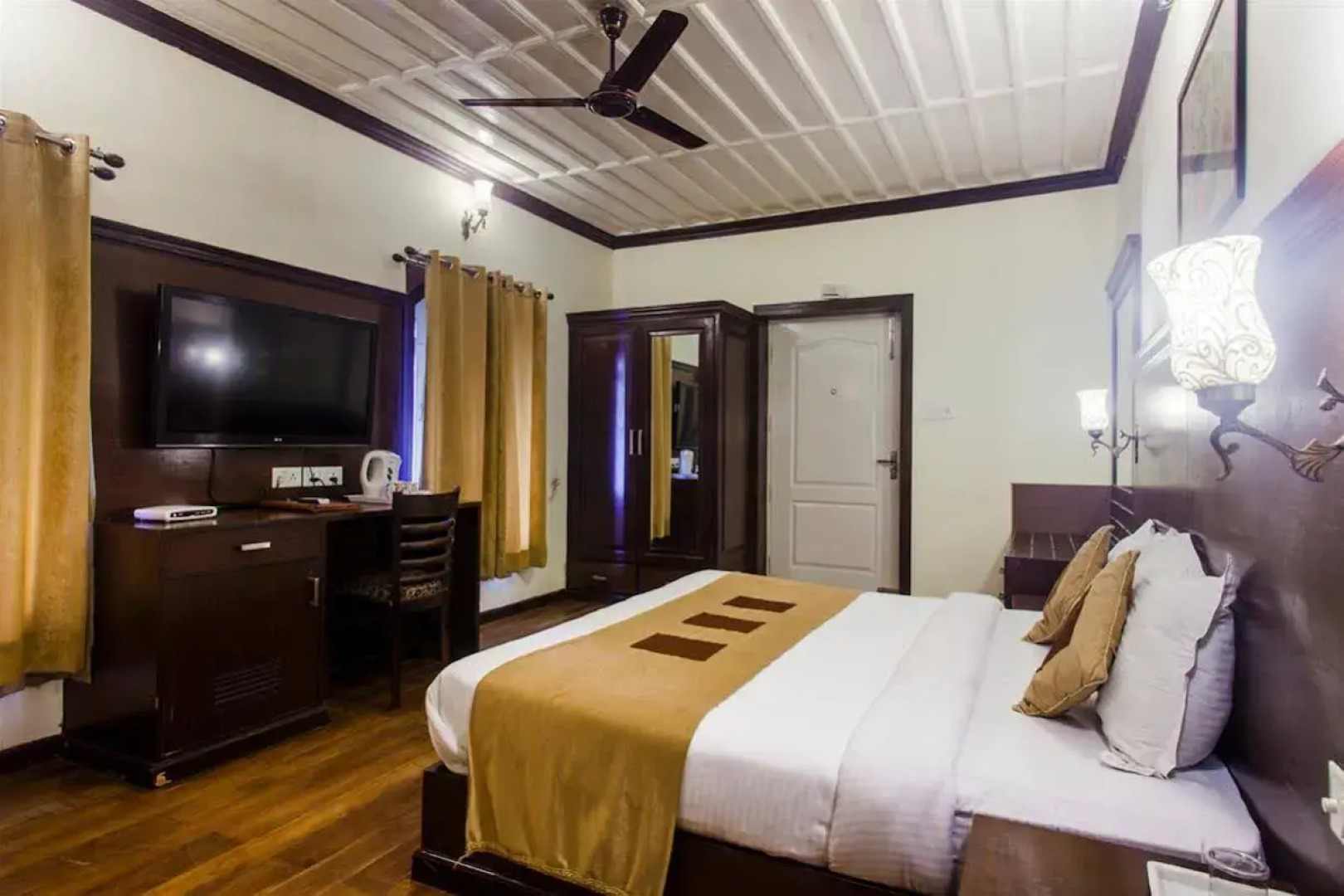 OYO 11839 Hotel Paradise Mansion