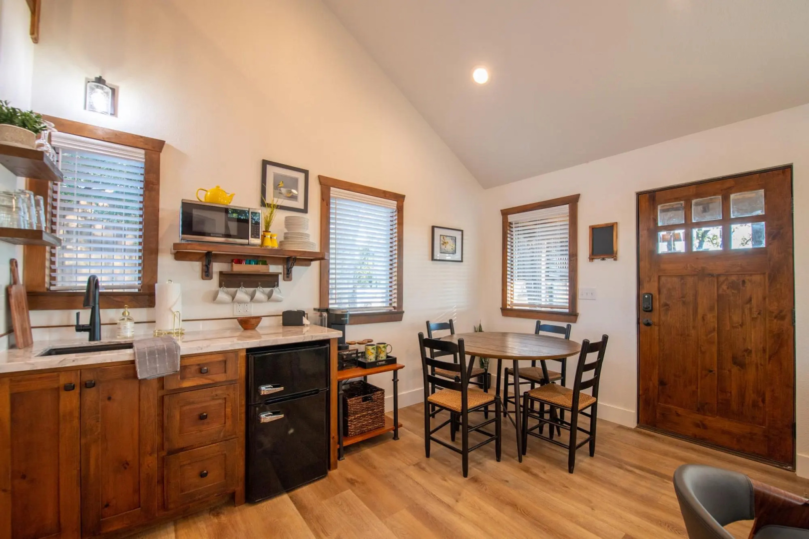 The Goldfinch Cabin (15 MIN to Magnolia & Baylor)