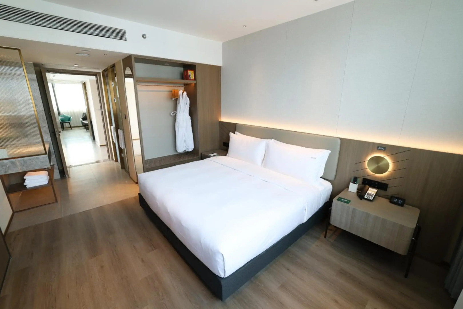 Holiday Inn Shanghai Jing'an by IHG