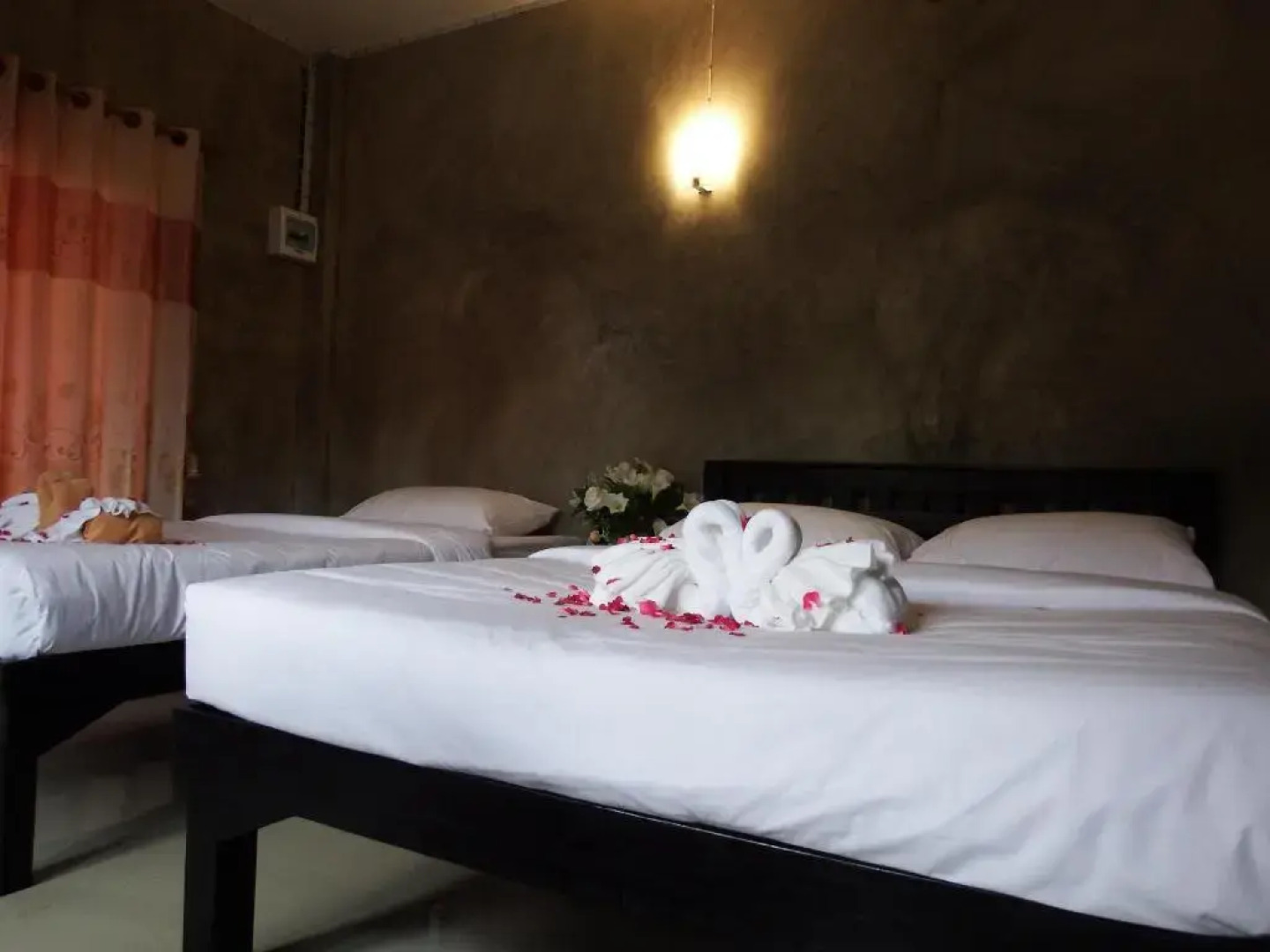 Pon-Pon & Nuan-La-Or