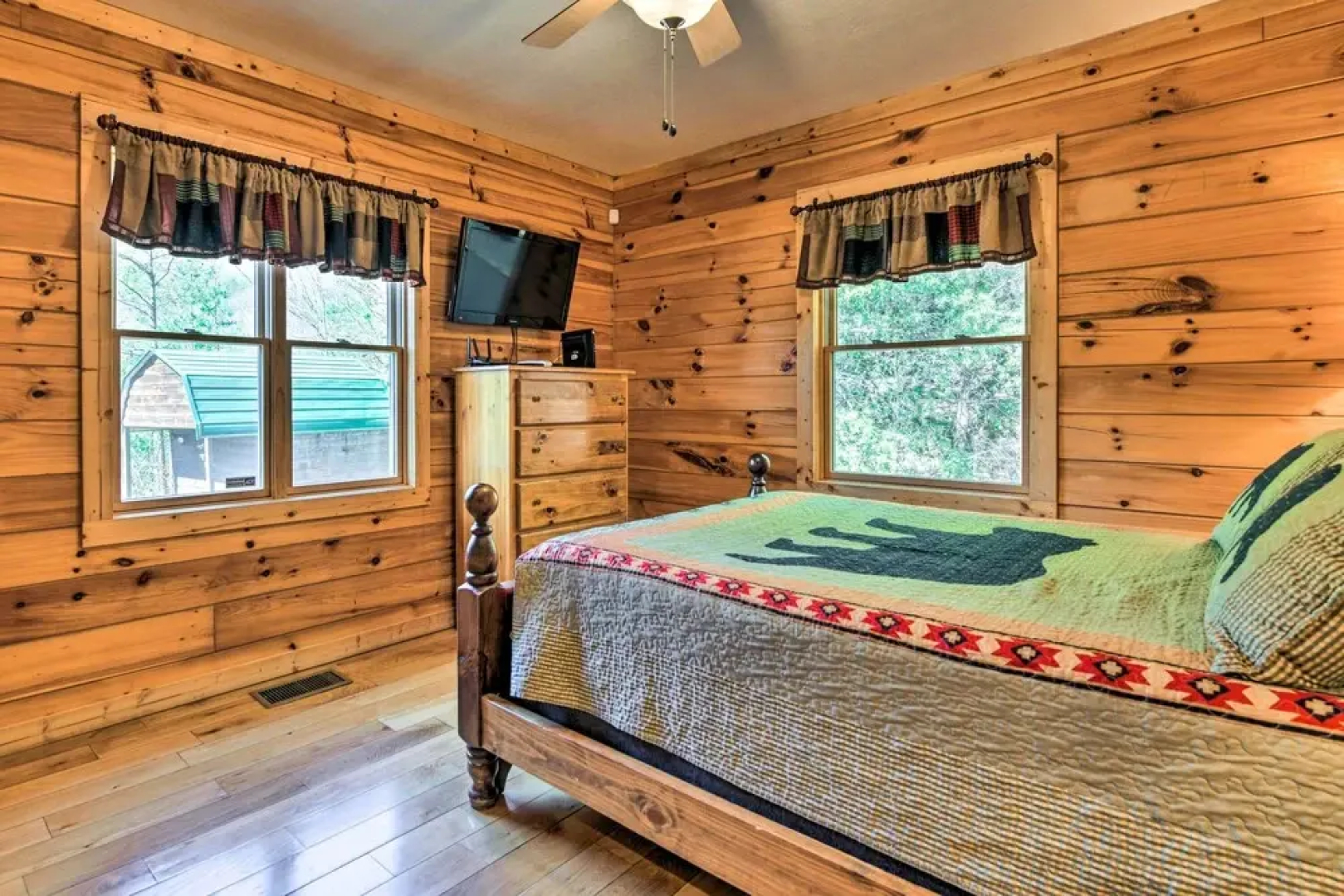 Bryson City Cabin Rental w/ Views & Hot Tub