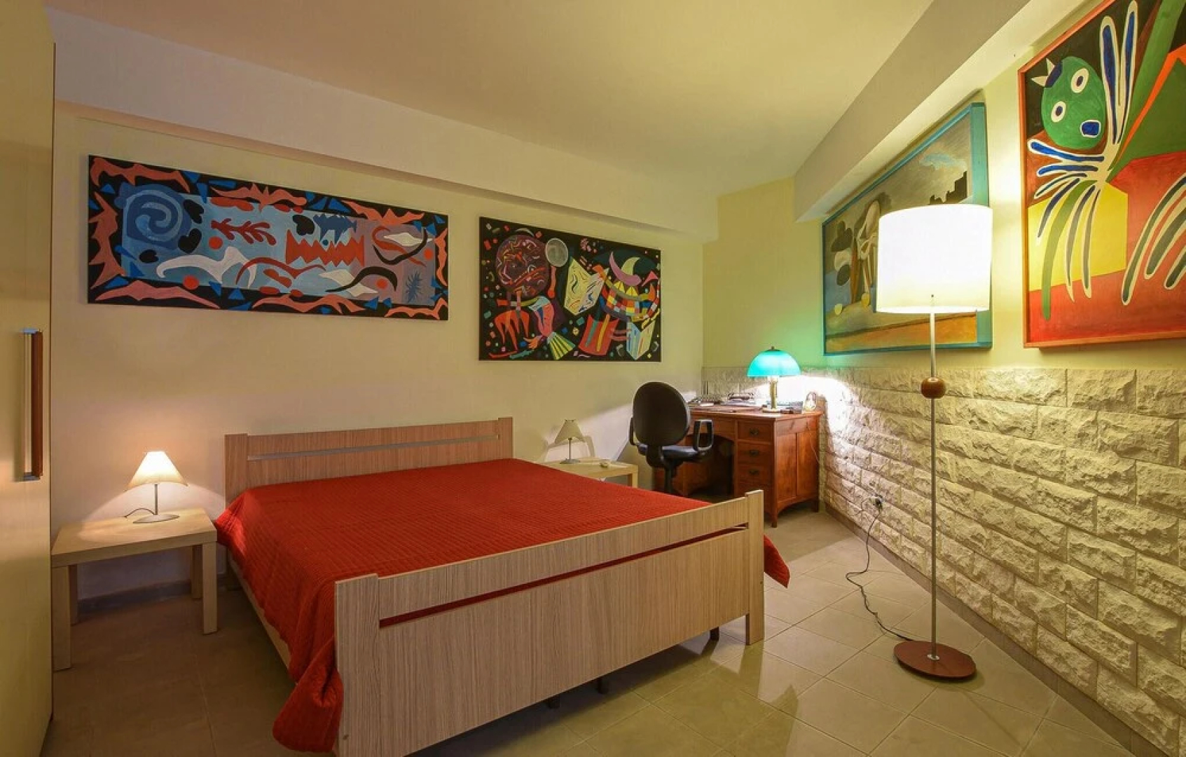 Amazing Home in S. Croce Camerina RG With 6 Bedrooms, Private Swimming Pool and Outdoor Swimming Pool